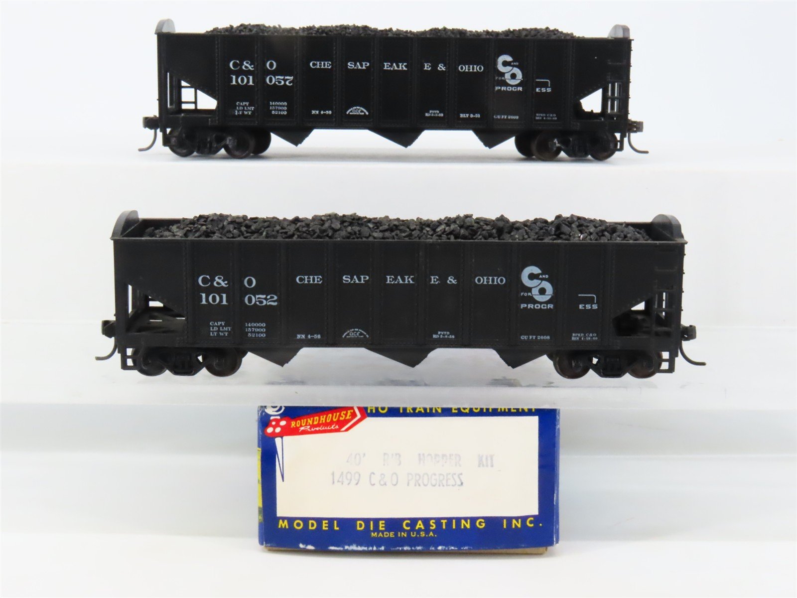 LOT of 2 HO Scale Roundhouse 1499 C&O Progress 3-Bay Hopper w/ Load - Upgraded