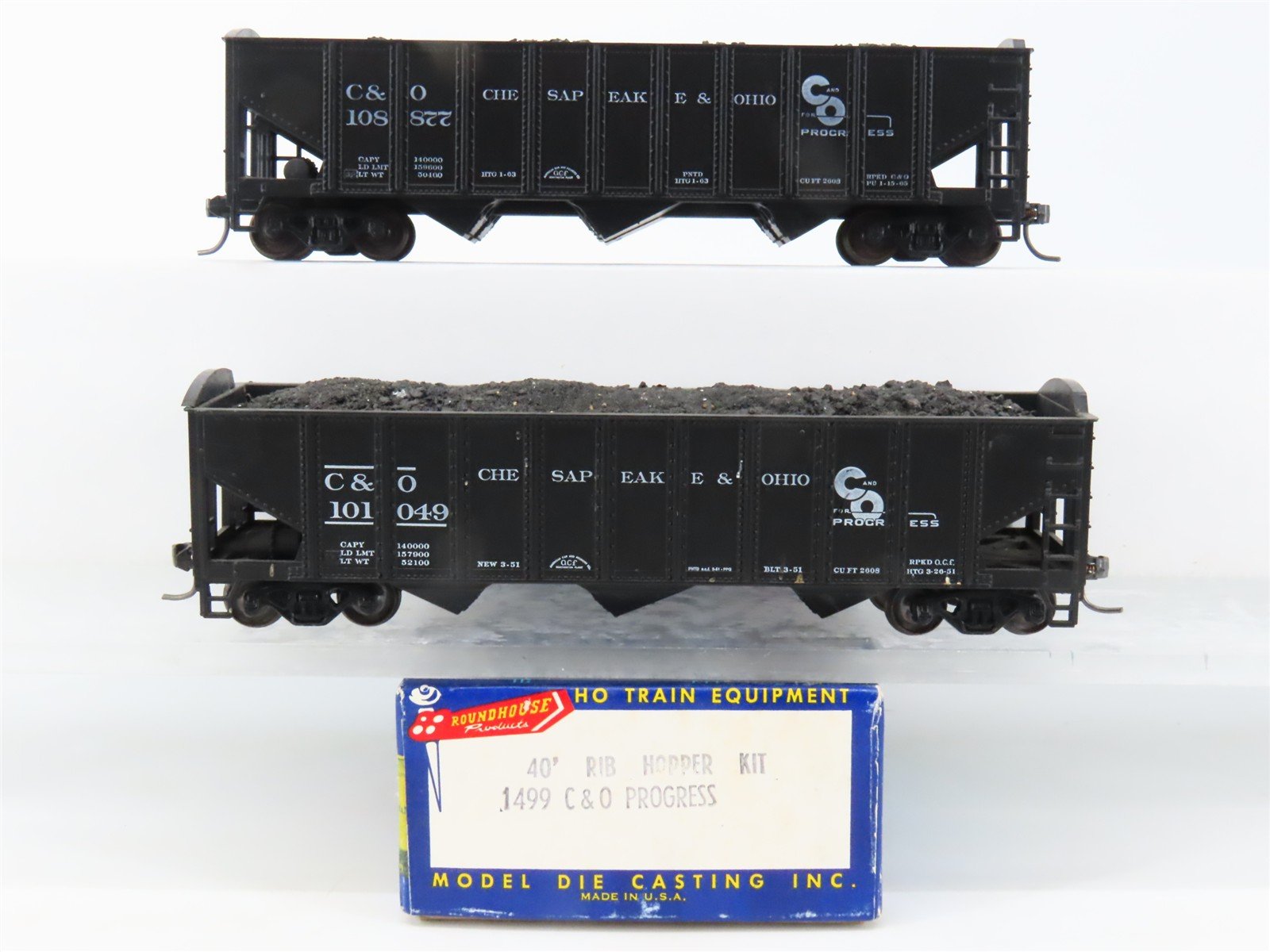 LOT of 2 HO Scale Roundhouse 1499 C&O Progress 3-Bay Hopper w/ Load - Upgraded