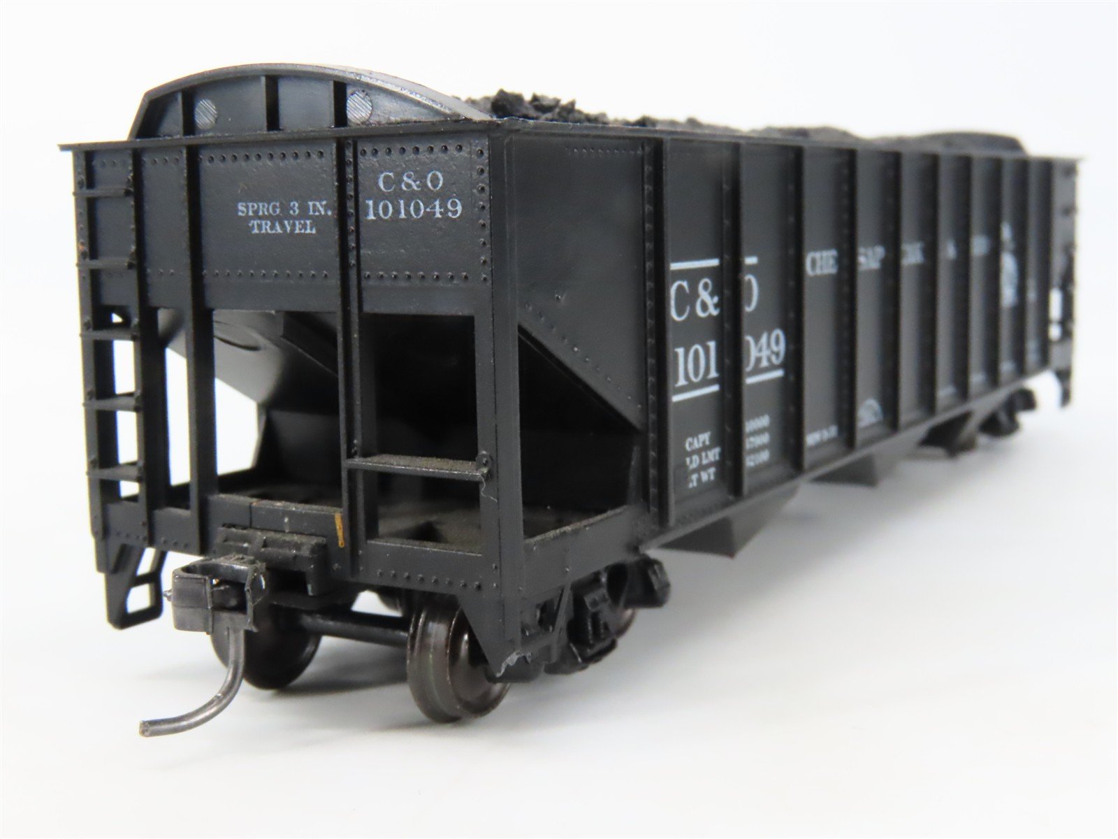 LOT of 2 HO Scale Roundhouse 1499 C&O Progress 3-Bay Hopper w/ Load - Upgraded