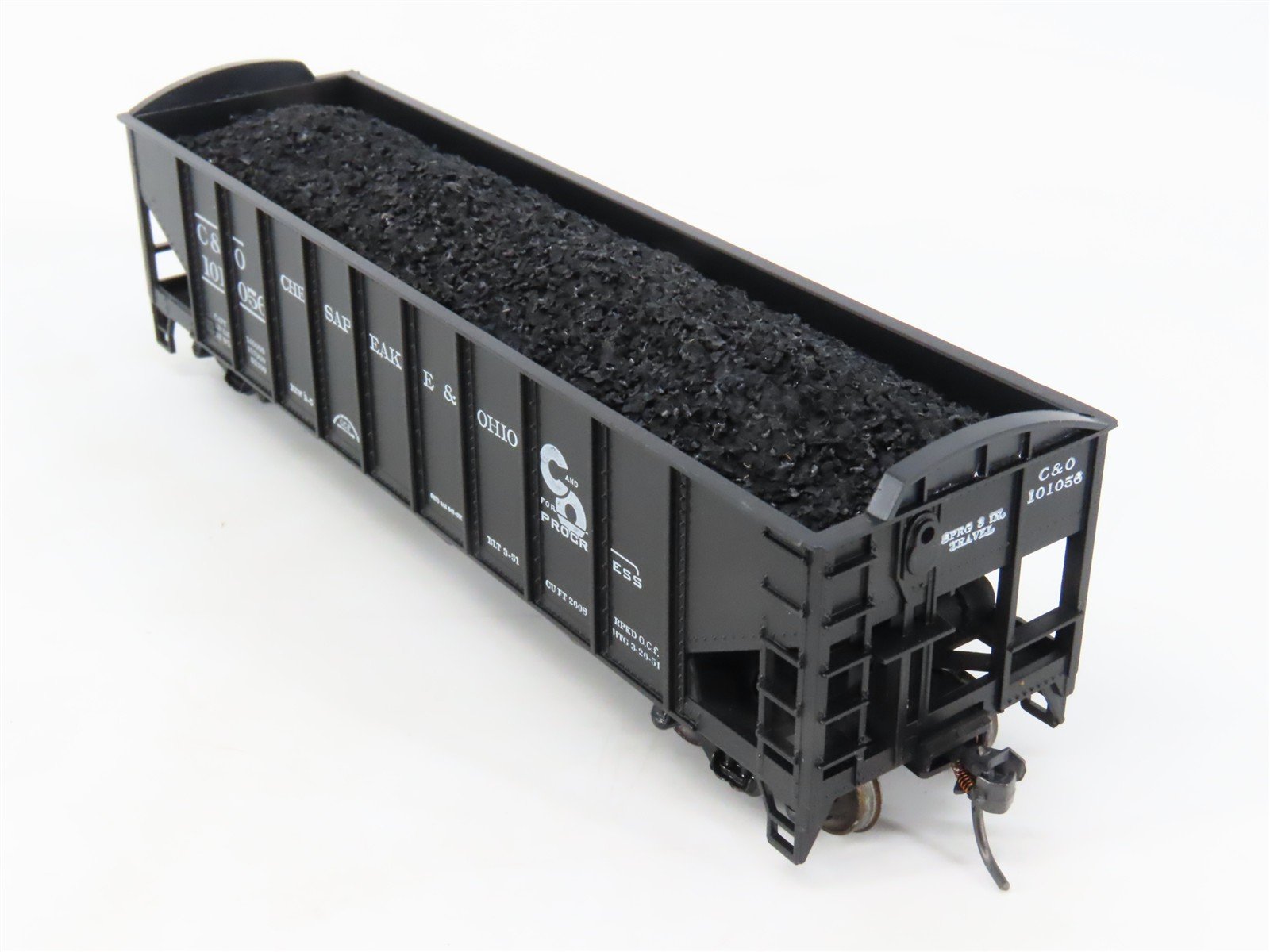 LOT of 2 HO Scale Roundhouse 1499 C&O Progress 3-Bay Hopper w/ Load - Upgraded