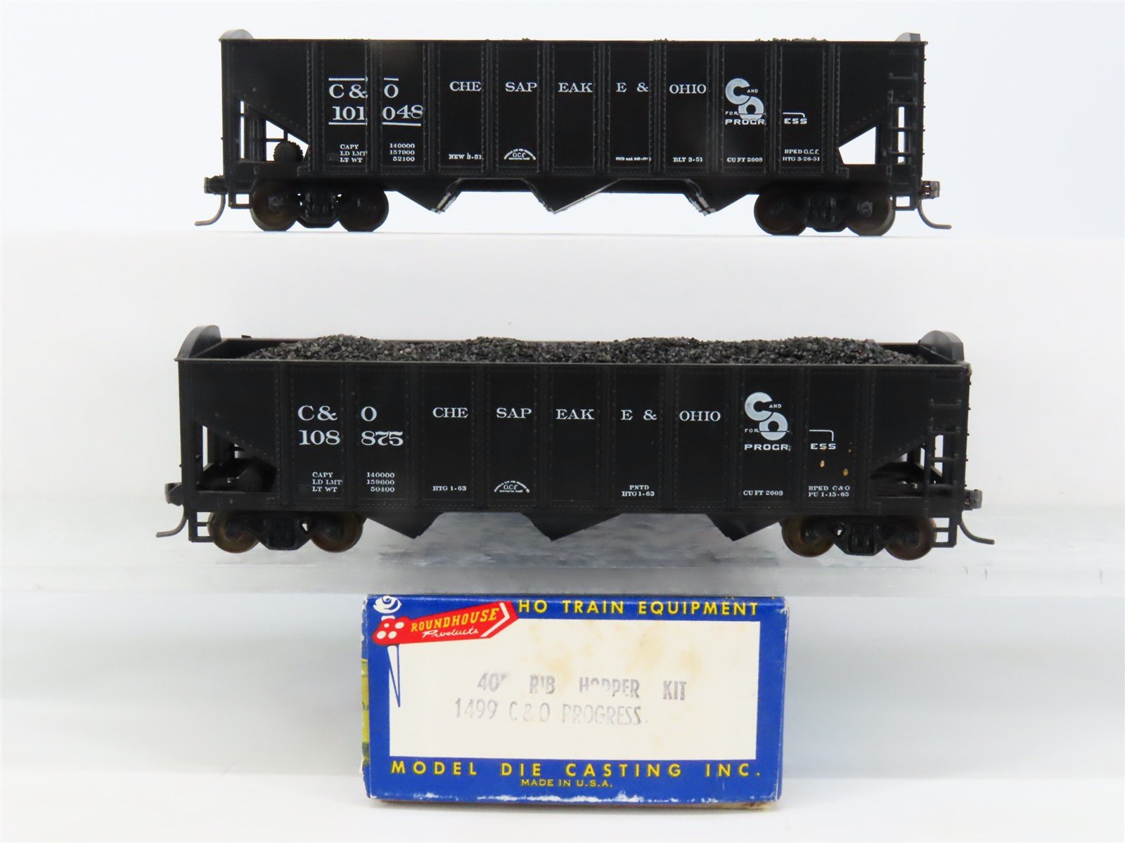LOT of 2 HO Scale Roundhouse 1499 C&O Progress 3-Bay Hopper w/ Load - Upgraded