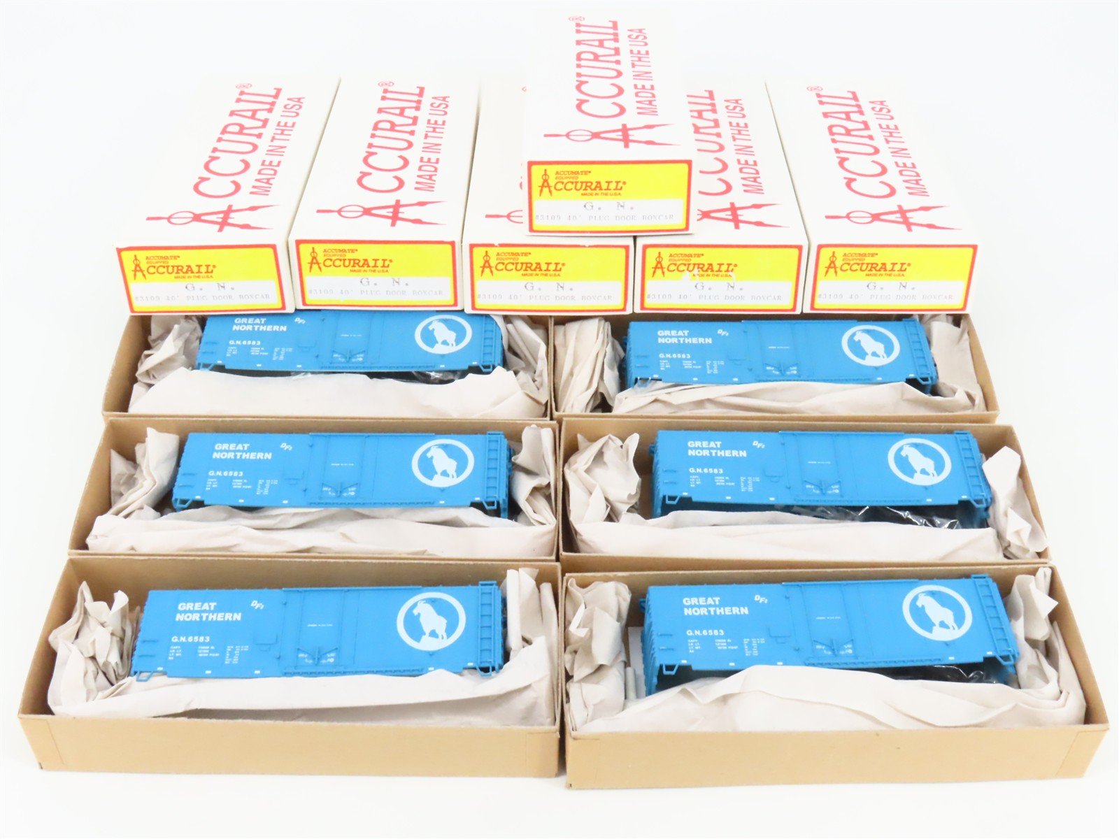HO Scale Accurail Kit 3109 GN Great Northern Big Sky Blue 40' Box Car 6-Pack