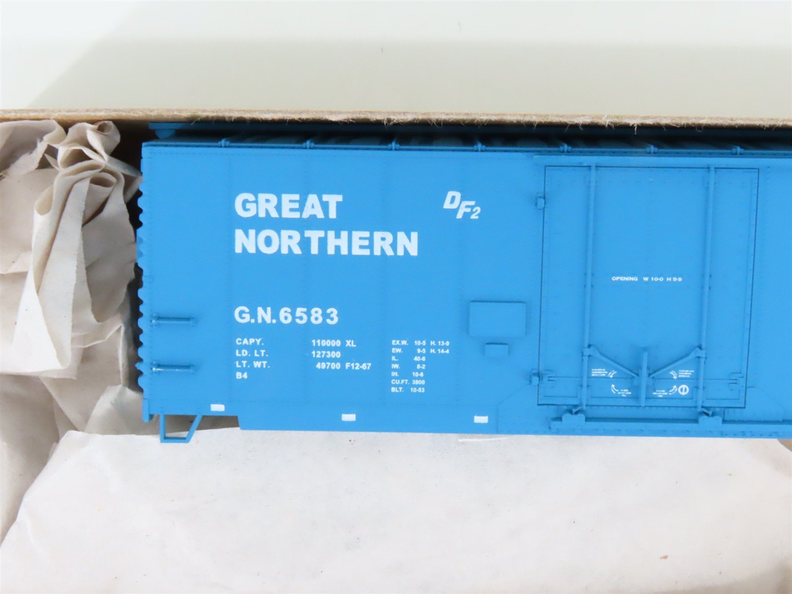 HO Scale Accurail Kit 3109 GN Great Northern Big Sky Blue 40' Box Car 6-Pack