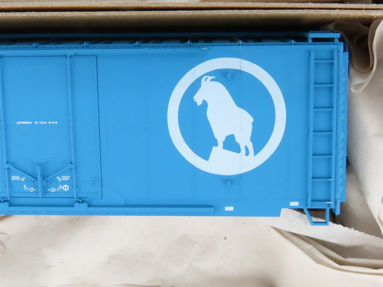 HO Scale Accurail Kit 3109 GN Great Northern Big Sky Blue 40' Box Car 6-Pack