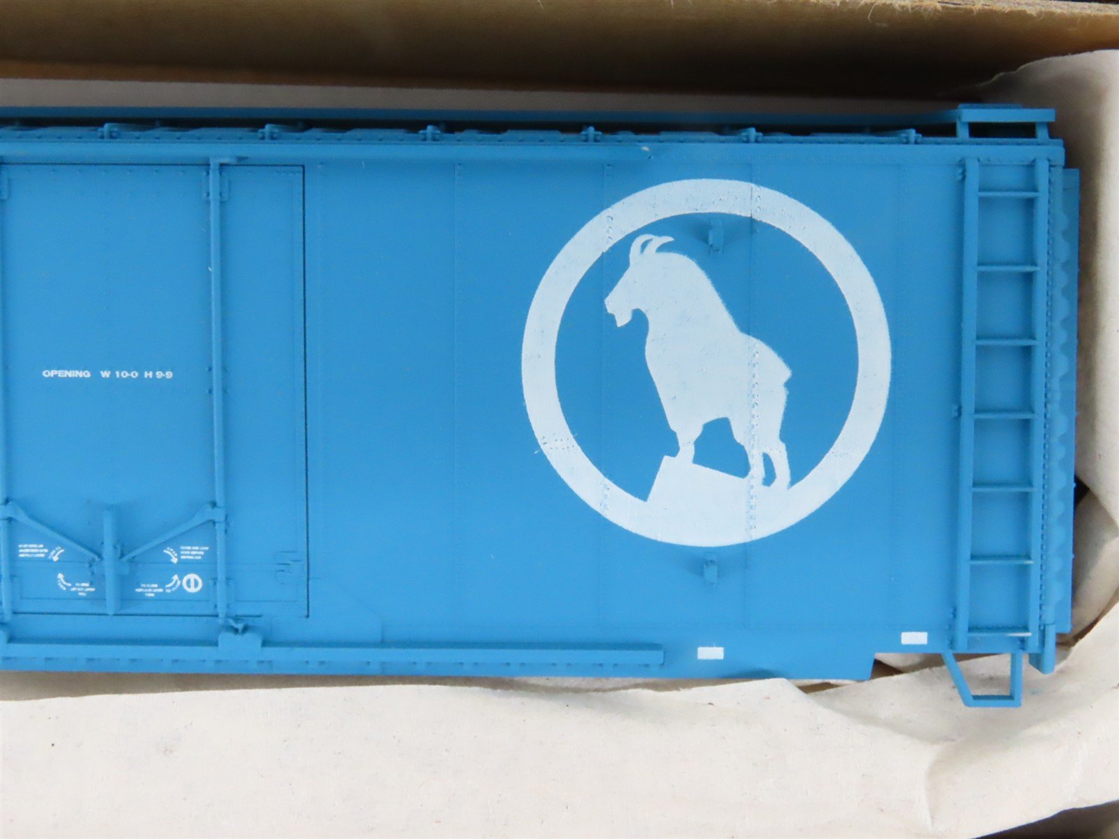 HO Scale Accurail Kit 3109 GN Great Northern Big Sky Blue 40' Box Car 6-Pack