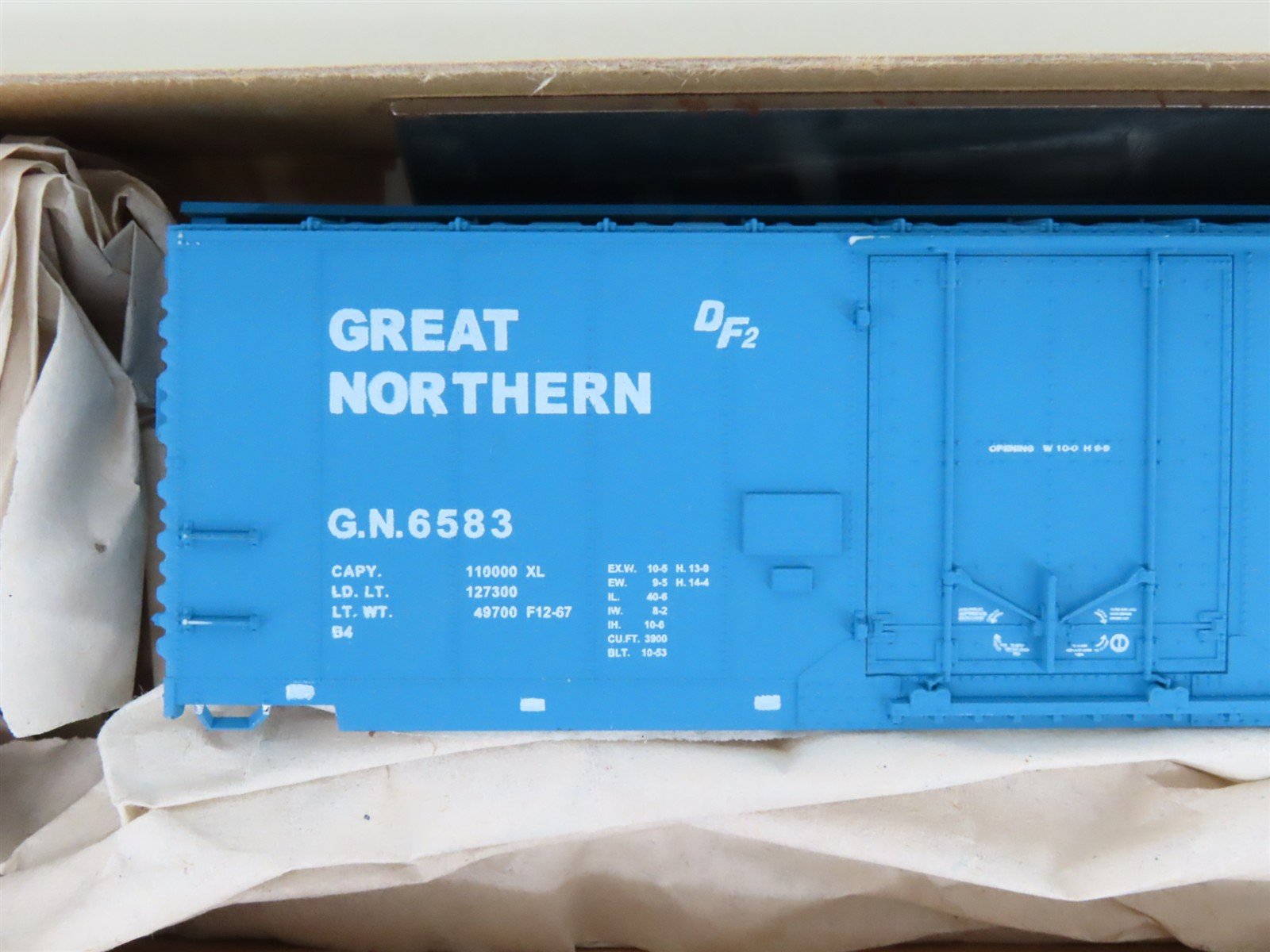 HO Scale Accurail Kit 3109 GN Great Northern Big Sky Blue 40' Box Car 6-Pack