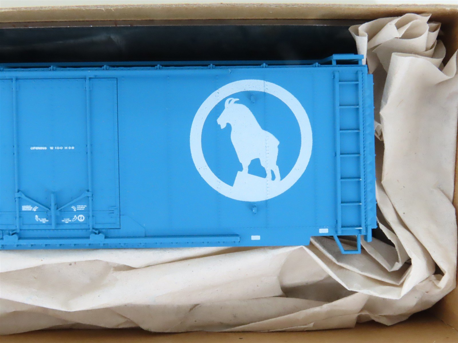 HO Scale Accurail Kit 3109 GN Great Northern Big Sky Blue 40' Box Car 6-Pack