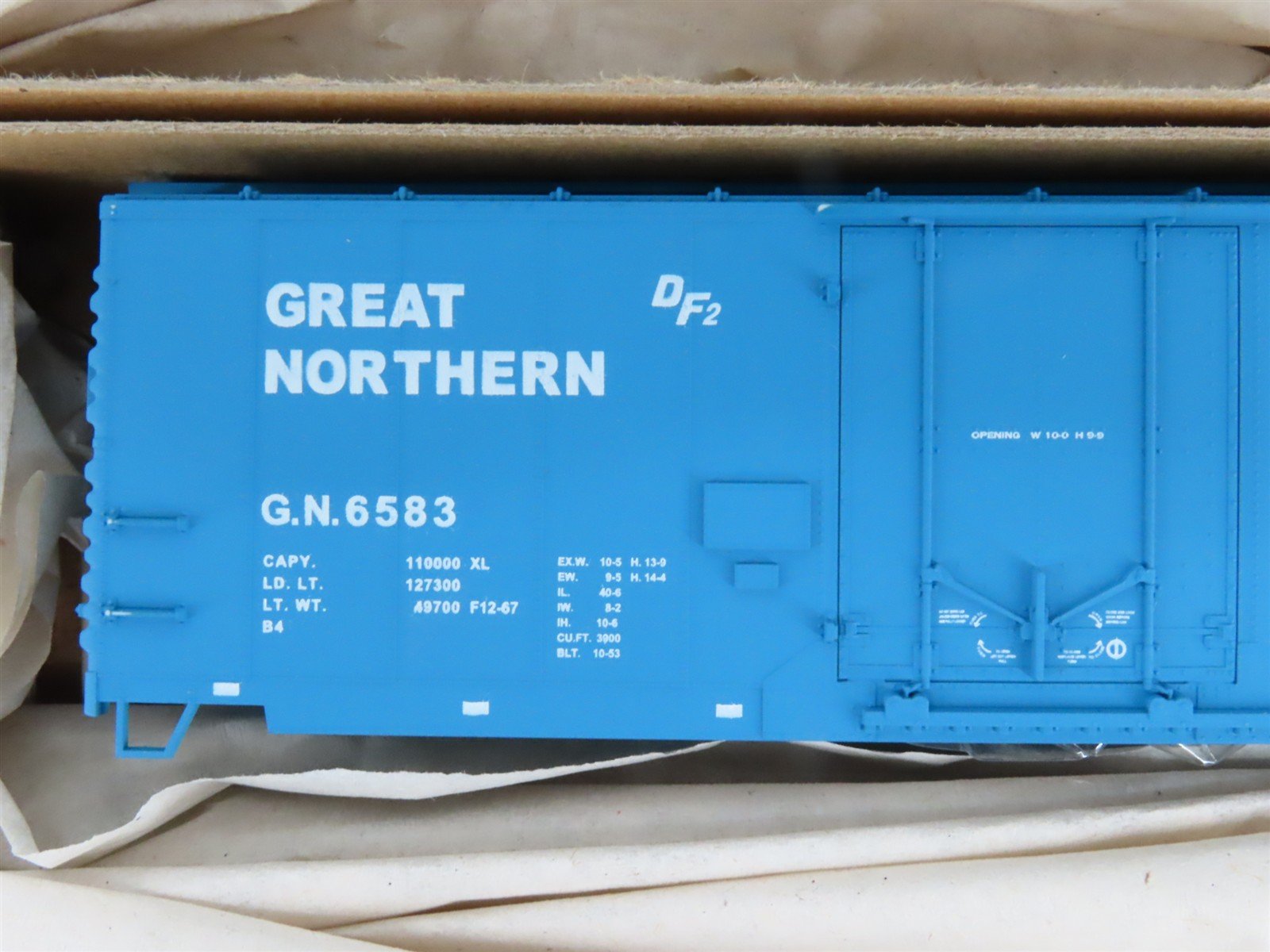 HO Scale Accurail Kit 3109 GN Great Northern Big Sky Blue 40' Box Car 6-Pack