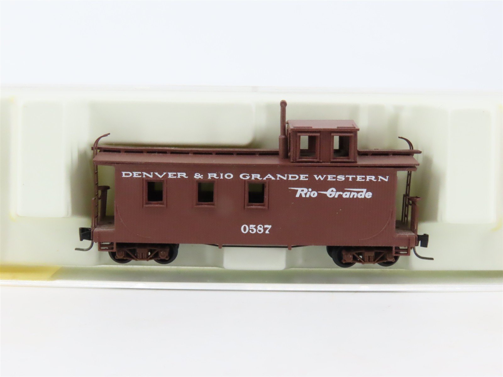 Nn3 Scale Micro-Trains MTL 15701 D&RGW Rio Grande Railroad Cupola Caboose #0587