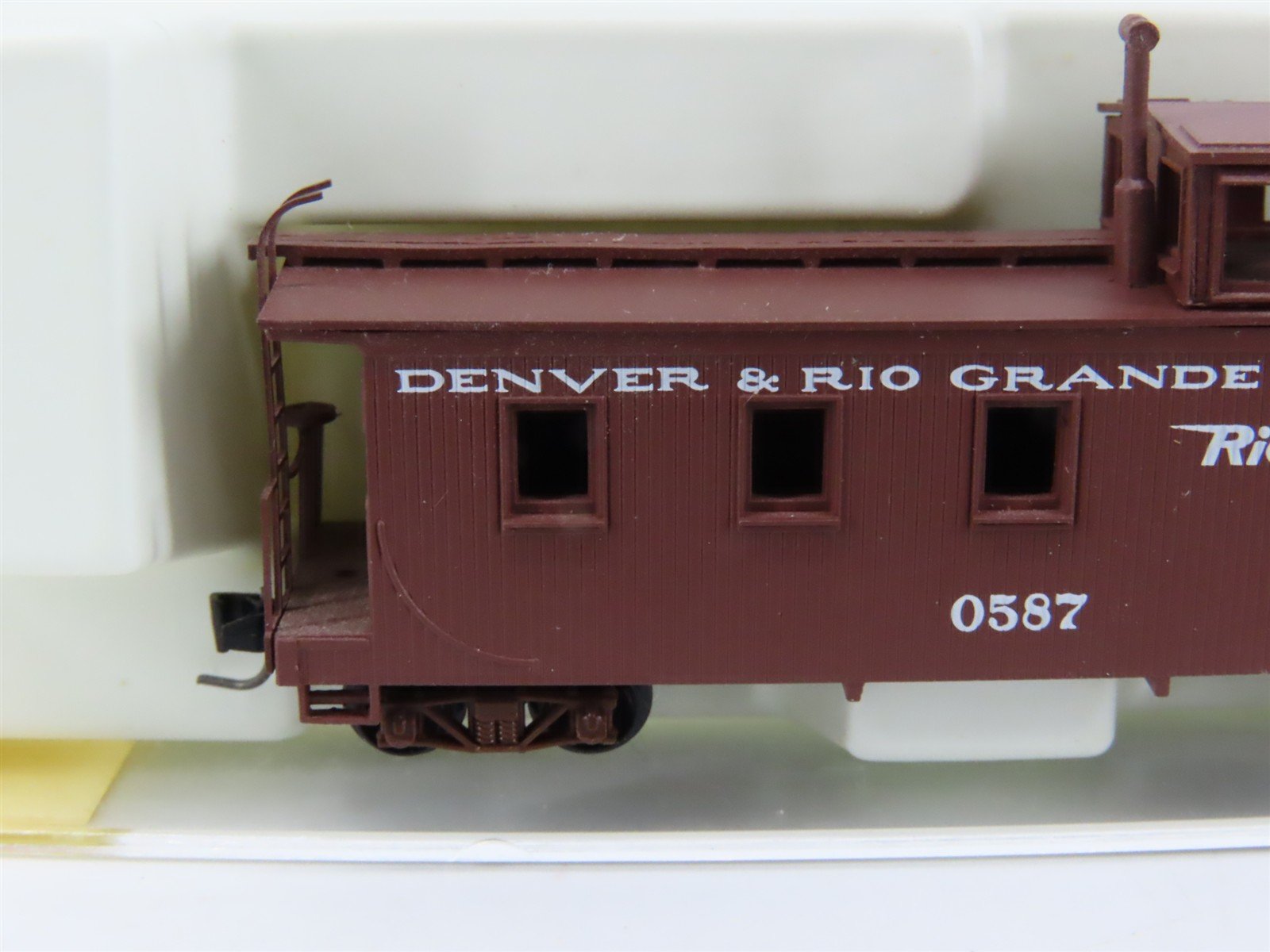 Nn3 Scale Micro-Trains MTL 15701 D&RGW Rio Grande Railroad Cupola Caboose #0587
