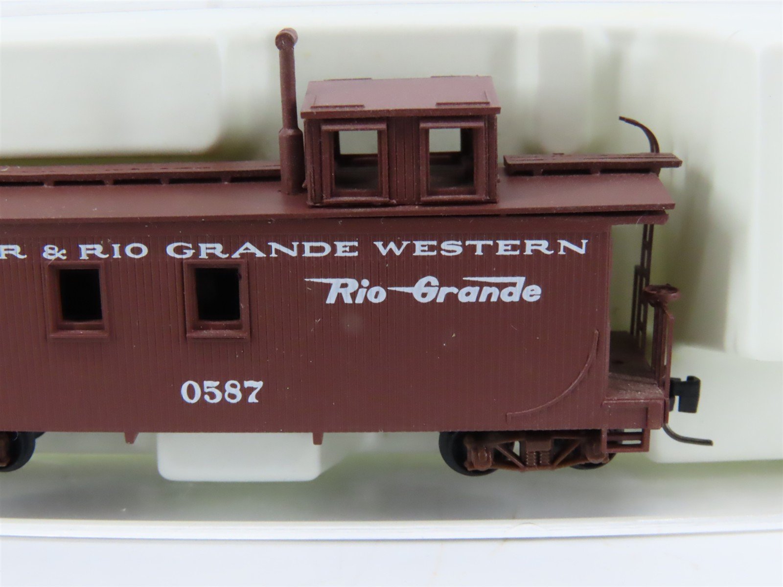 Nn3 Scale Micro-Trains MTL 15701 D&RGW Rio Grande Railroad Cupola Caboose #0587