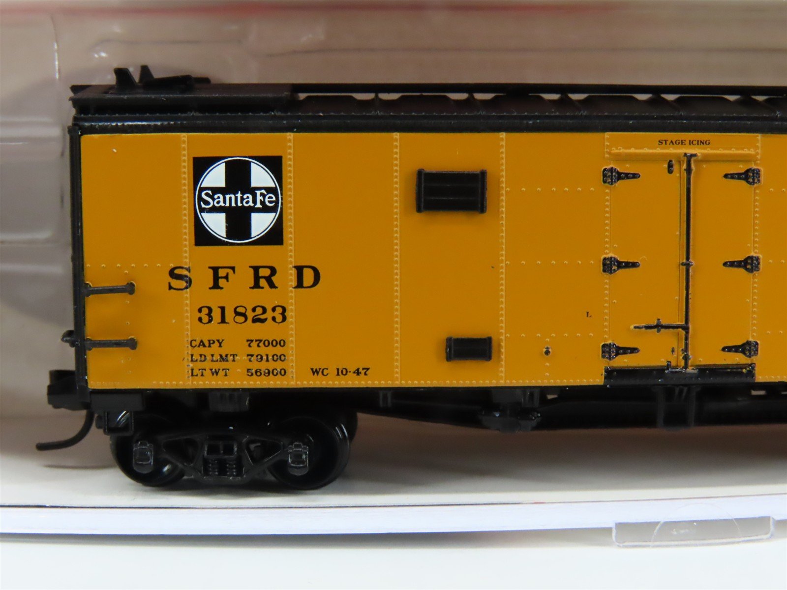 N Scale InterMountain 66107-03* SFRD Santa Fe Railroad El Capitan Reefer #31823