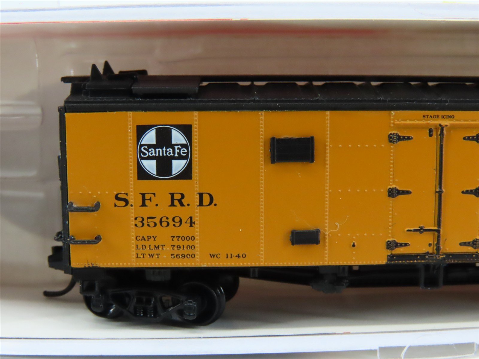 N Scale InterMountain 66118-12* SFRD Santa Fe Railroad The Scout Reefer #35694