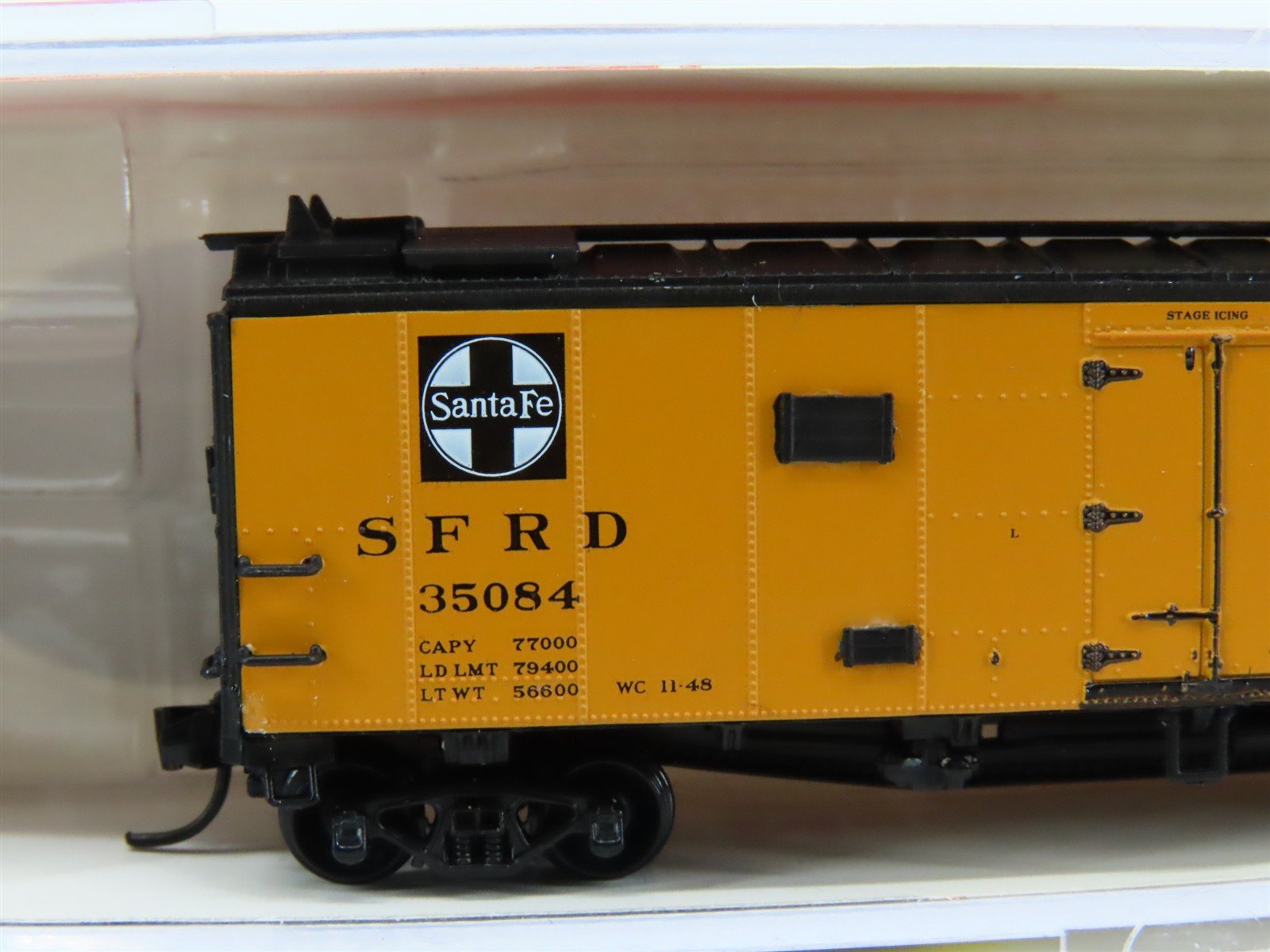 N Scale InterMountain 66115-18* SFRD Santa Fe Railroad Texas Chief Reefer #35084