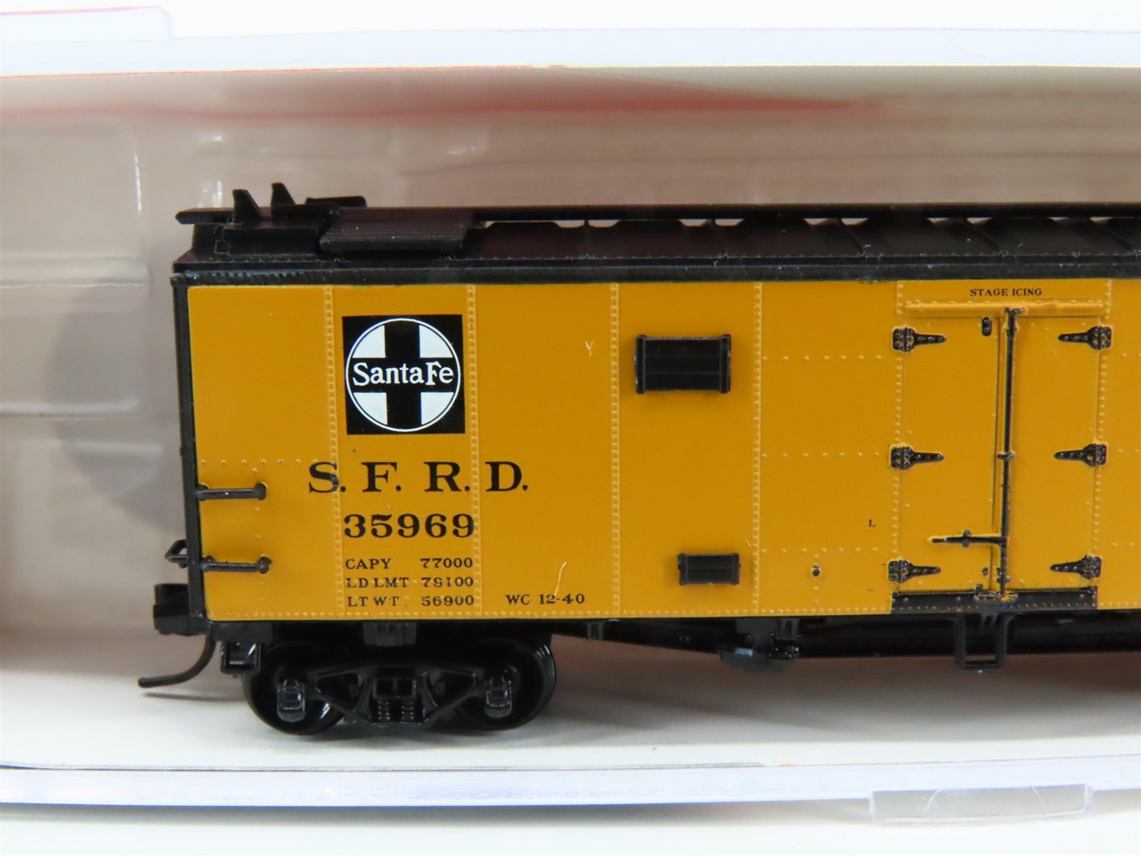 N Scale InterMountain 66110-05* SFRD Santa Fe Railroad The Chief Reefer #35969