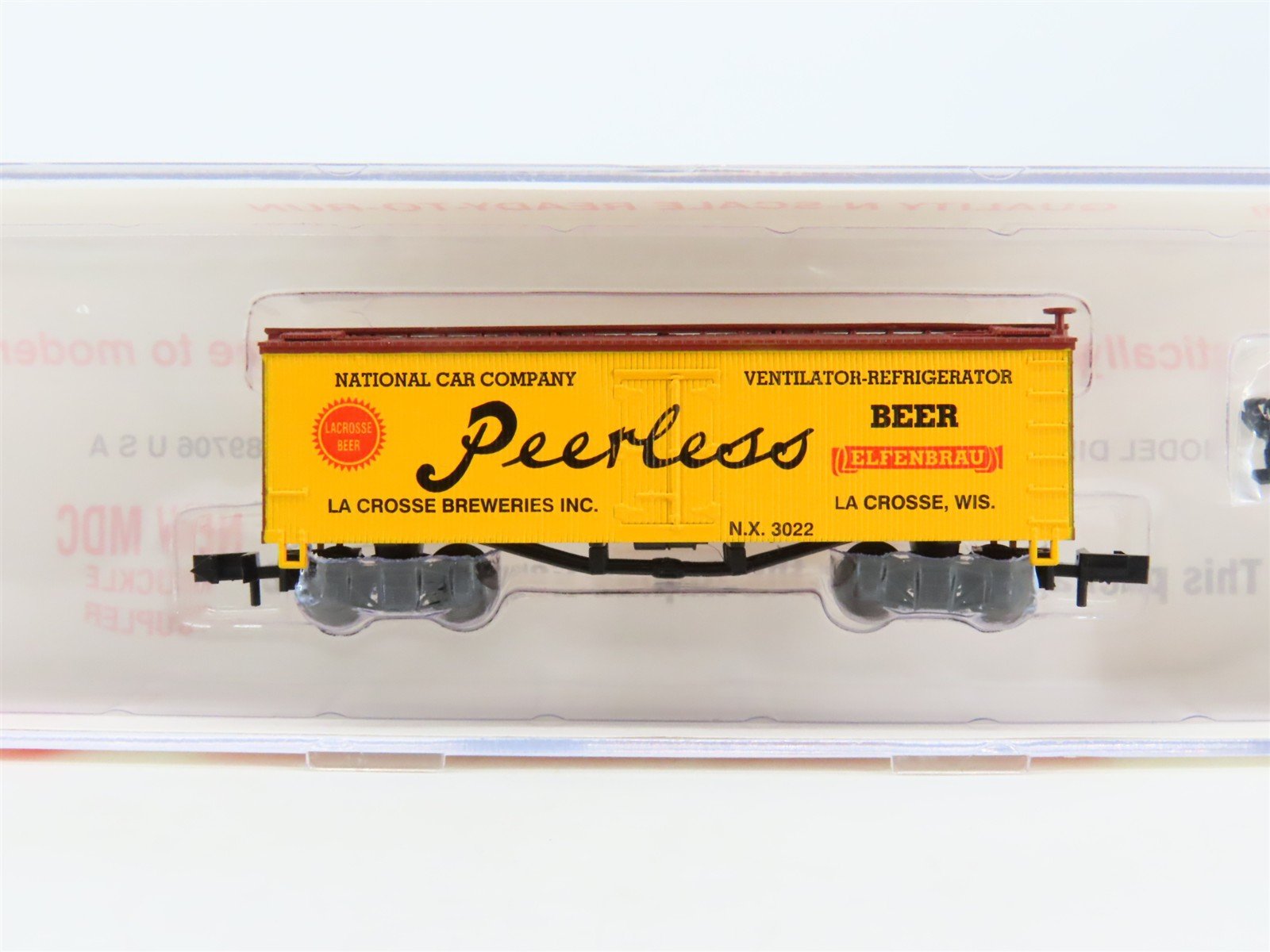 N Scale Roundhouse 87005 NX Lacrosse Breweries Peerless 36' Reefer #3022