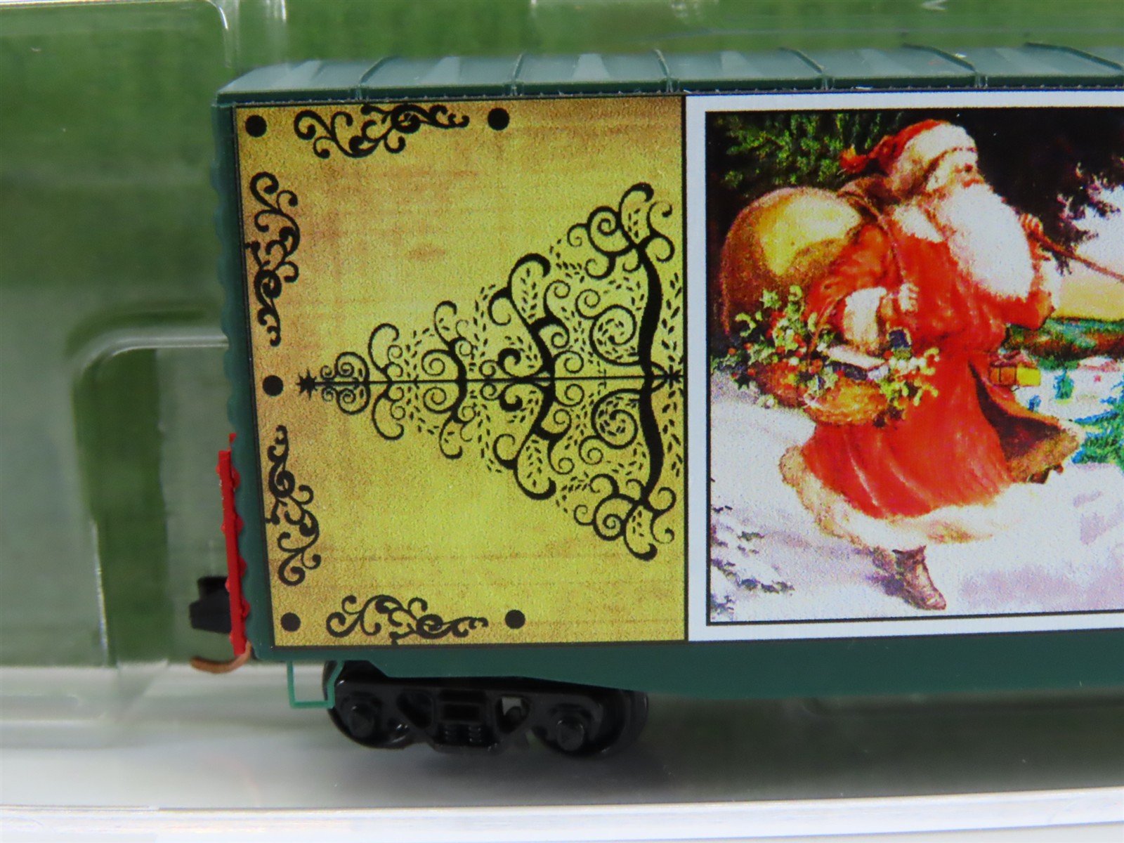 N Micro-Trains MTL 10100817 Vintage Christmas Postcard Santa's Visit Box Car #7