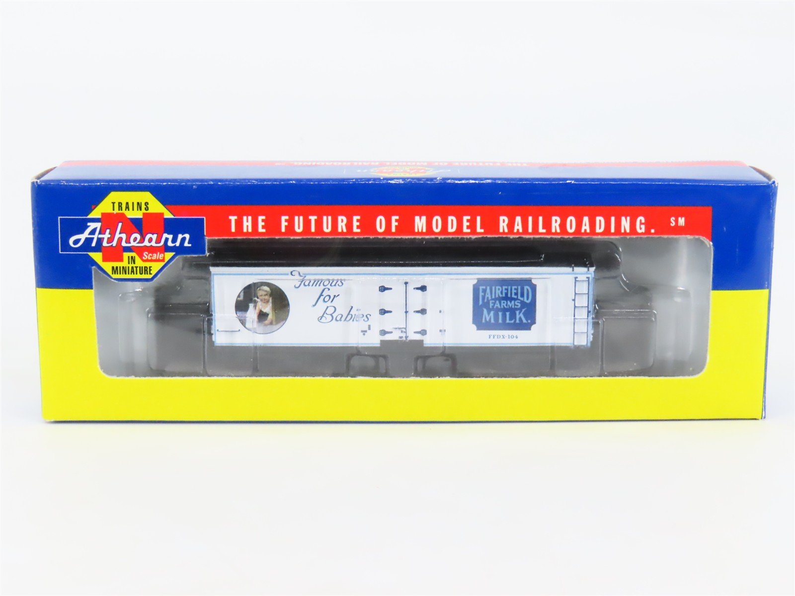 N Scale Athearn 11622 FFDX Fairfield Farms 40' Wood Milk Car #104
