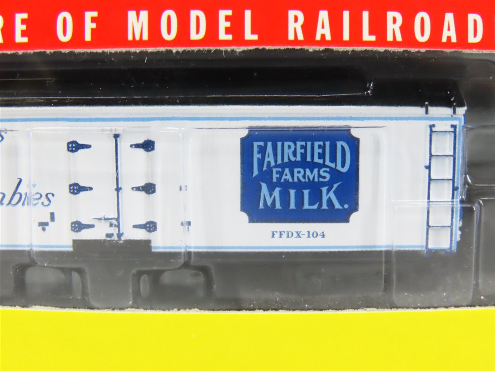 N Scale Athearn 11622 FFDX Fairfield Farms 40' Wood Milk Car #104