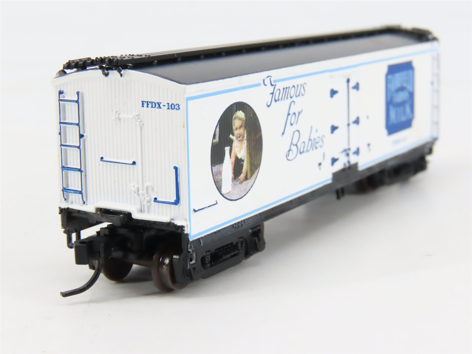 N Scale Athearn 11621 FFDX Fairfield Farms 40' Wood Milk Car #103