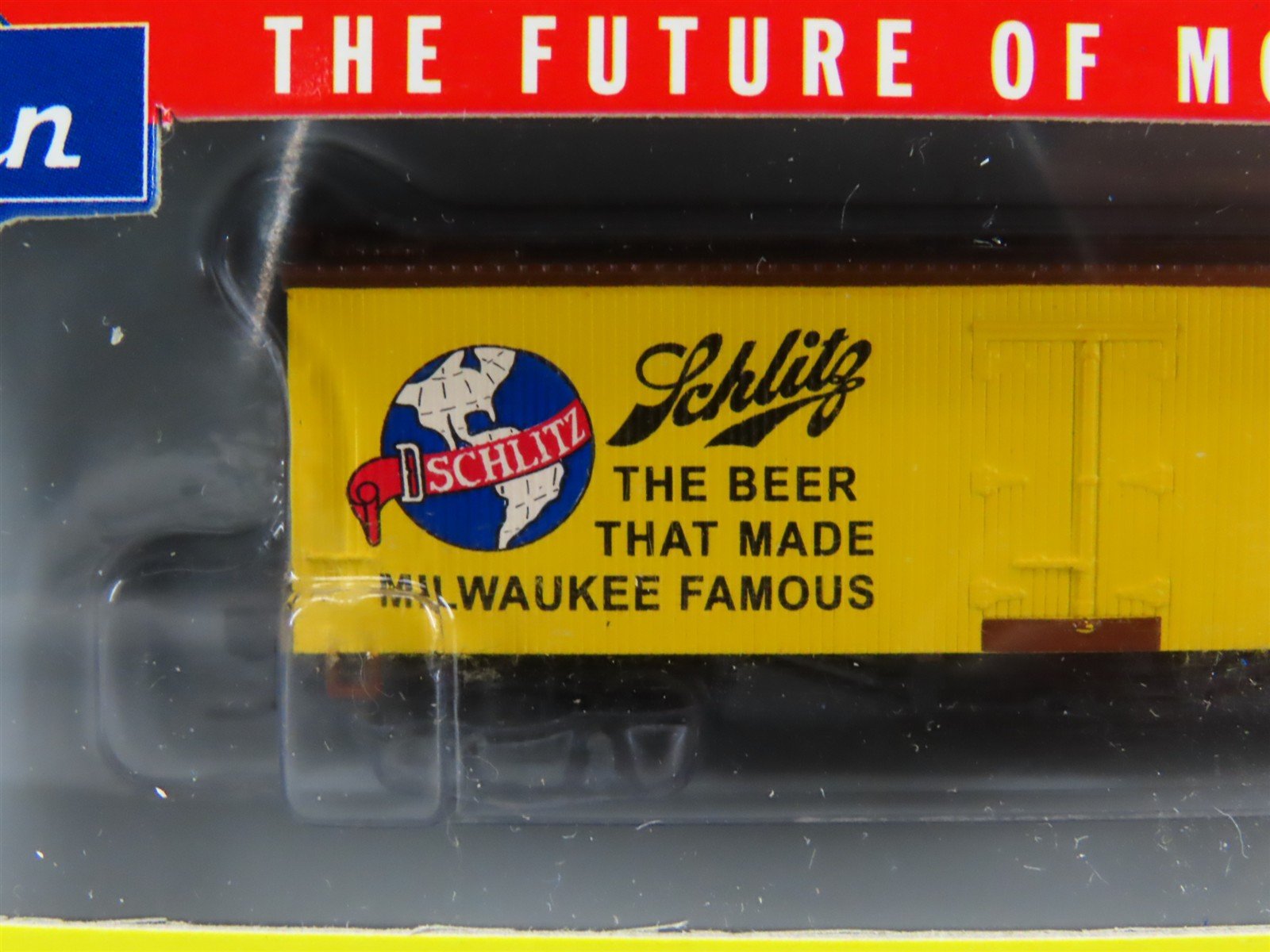 N Scale Athearn 10501 URTC Schlitz Beer 36' Wood Reefer #3765