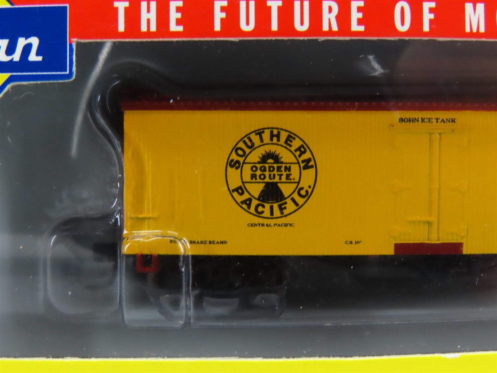 N Scale Athearn 10499 SP Southern Pacific Railroad 36' Wood Reefer #37082