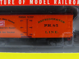 N Scale Athearn 10507 PH Denver, Texas & Ft Worth Railroad 36' Wood Reefer #85