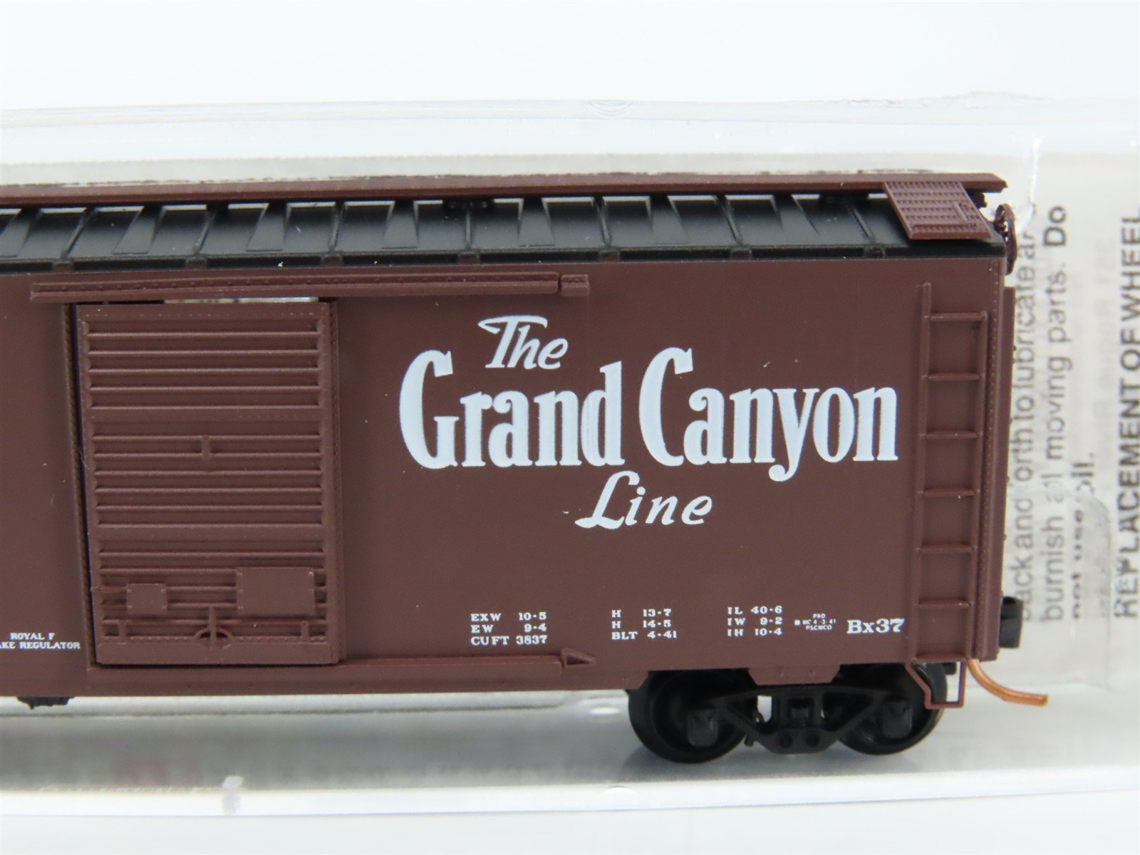 N Scale Micro-Trains MTL 20460 ATSF Santa Fe Grand Canyon 40' Box Car #141702