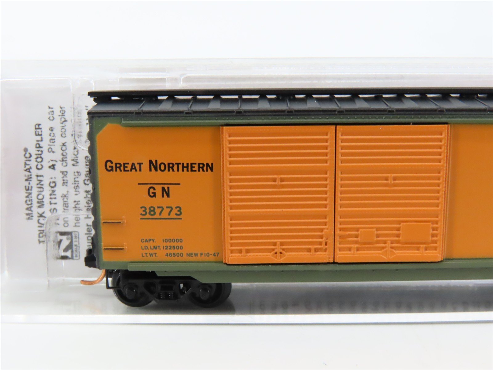 N Scale Micro-Trains MTL 02300311 GN Glacier National Park 40' Box Car #38773