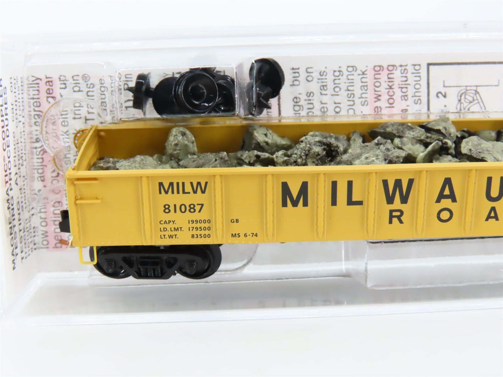 N Scale Micro-Trains MTL 48110.1 MILW Milwaukee Road 50' Gondola #81087 w/ Load