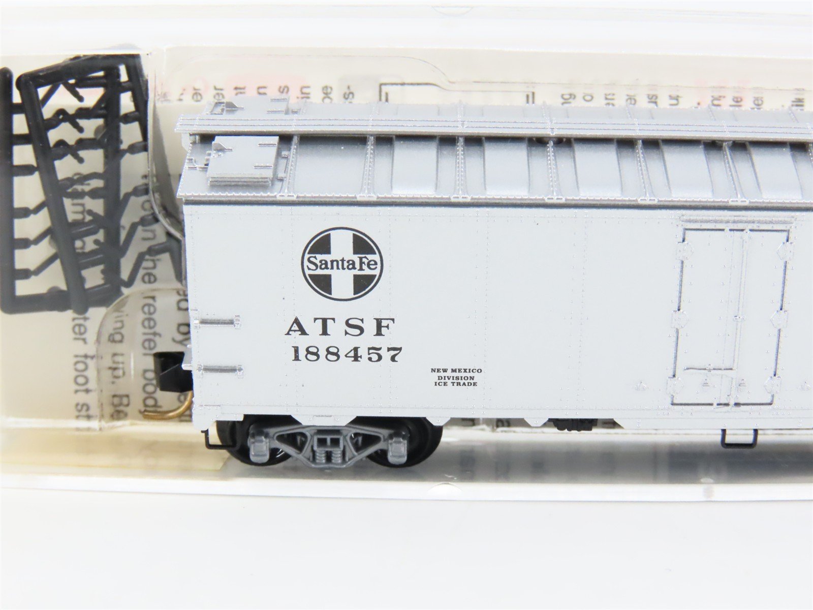 N Scale Micro-Trains MTL 59030 ATSF Santa Fe 40' Steel Side Ice Reefer #188457
