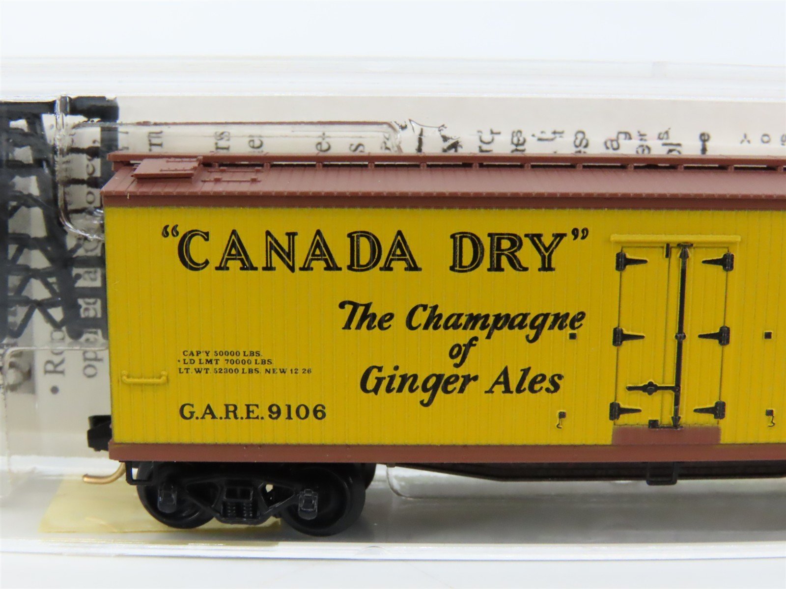 N Scale Micro-Trains MTL 49190 GARE Canada Dry 40' Wood Reefer #9106