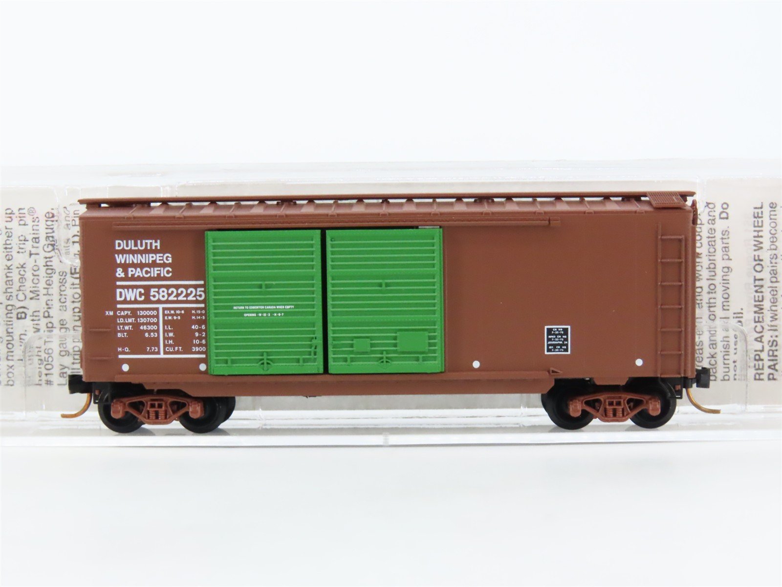 N Scale Micro-Trains MTL 23260 DWC Duluth Winnipeg & Pacific 40' Box Car #582225