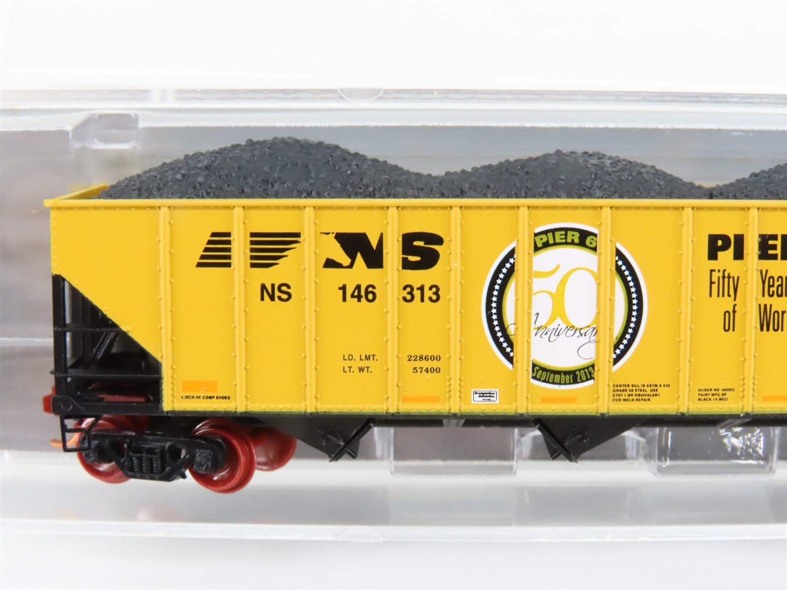 N Micro-Trains NSE MTL 14-02 NS Pier 6 50 Years 3-Bay Hopper #146313 w/ Load