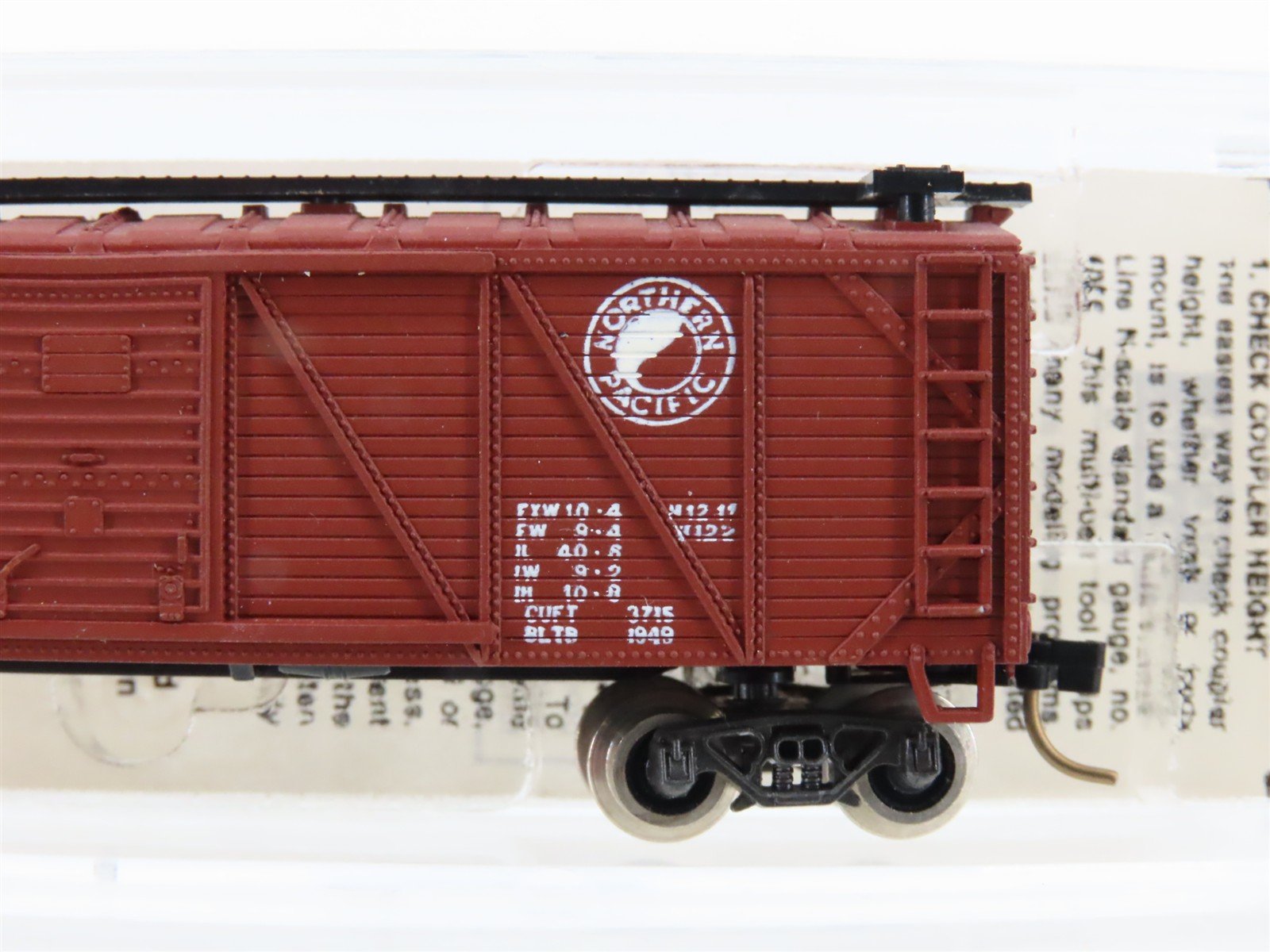 N Scale Micro-Trains MTL 39030 NP Northern Pacific 40' Box Car #38572 - Upgraded