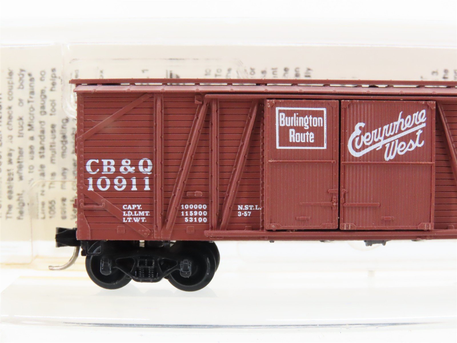N Scale Micro-Trains MTL 29060 CB&Q Burlington Route 40' Box Car #10911