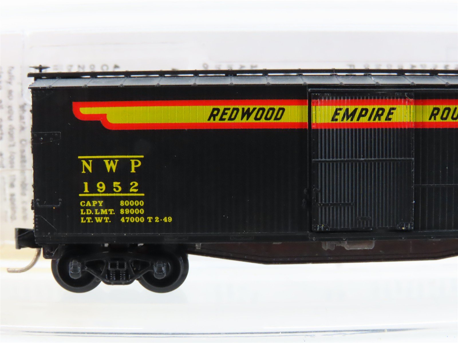 N Micro-Trains MTL 39100 NWP Redwood Empire Route Overnight 40' Box Car #1952