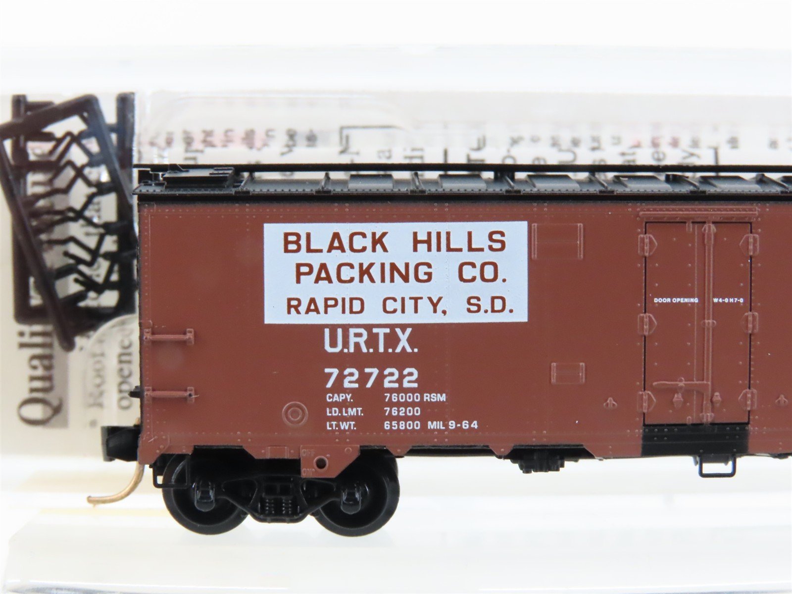 N Scale Micro-Trains MTL 59530 URTX Black Hills Packing Co. 40' Reefer #72722