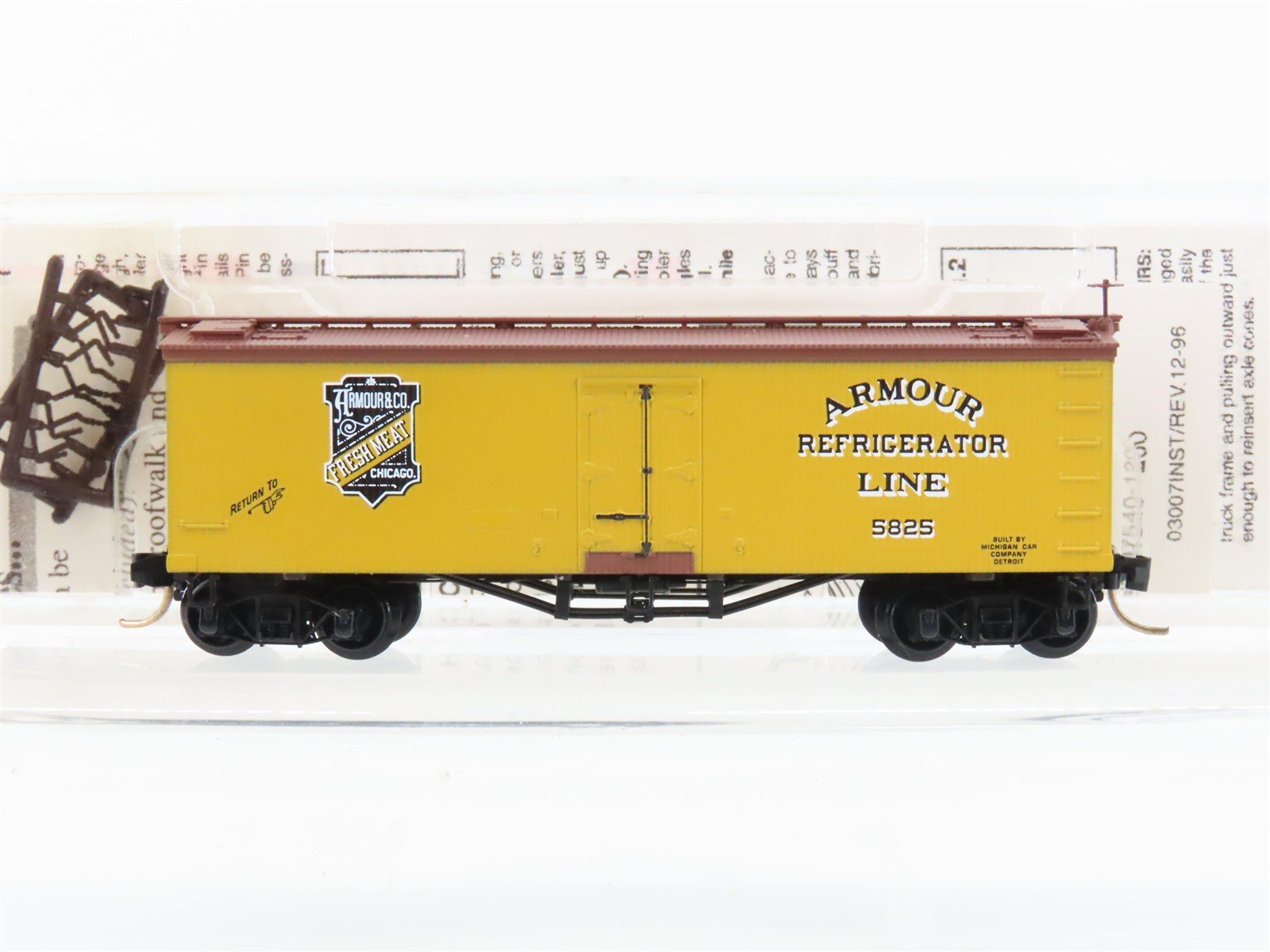 N Scale Micro-Trains MTL 58060 Armour Refrigerator Line 36' Wood Reefer #5825