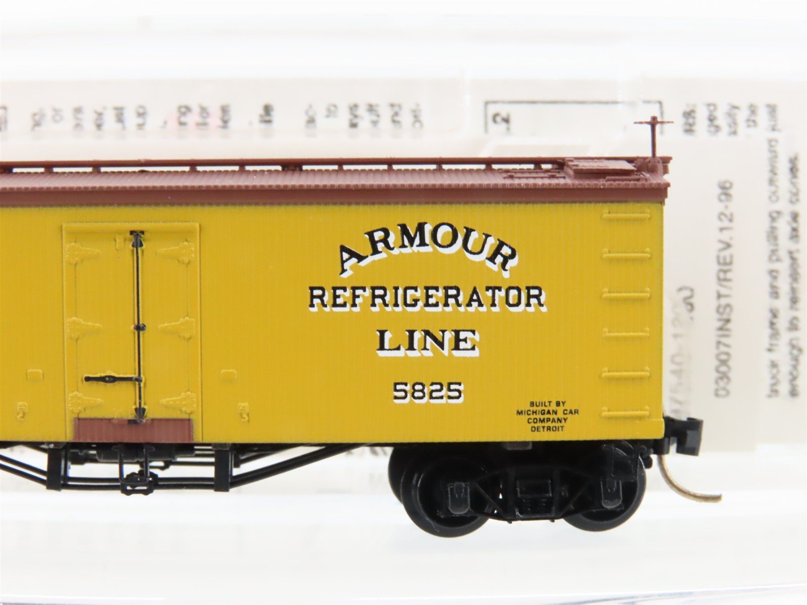 N Scale Micro-Trains MTL 58060 Armour Refrigerator Line 36' Wood Reefer #5825