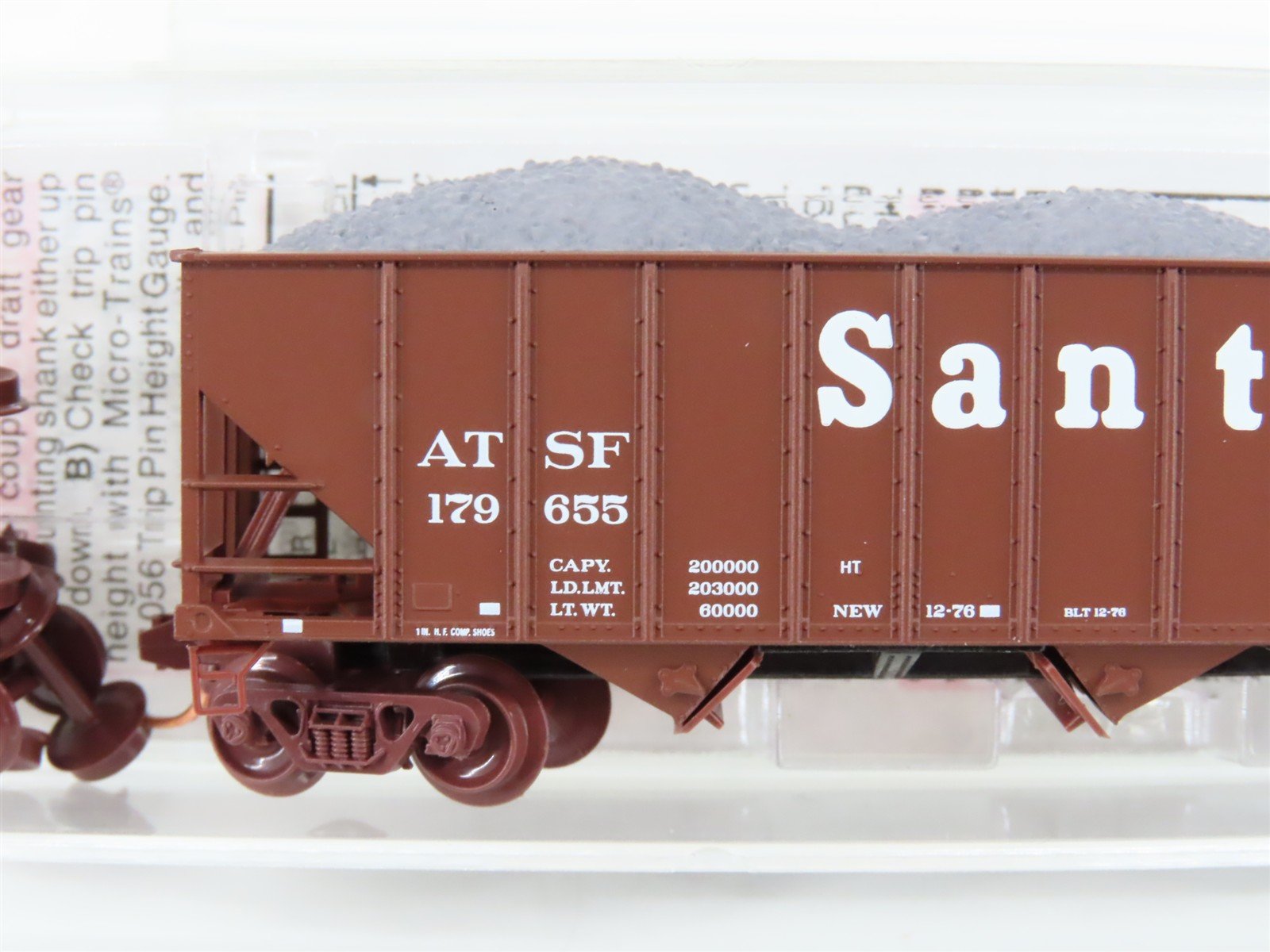 N Scale Micro-Trains MTL 108120.1 ATSF Santa Fe 3-Bay Hopper #179655 w/ Load