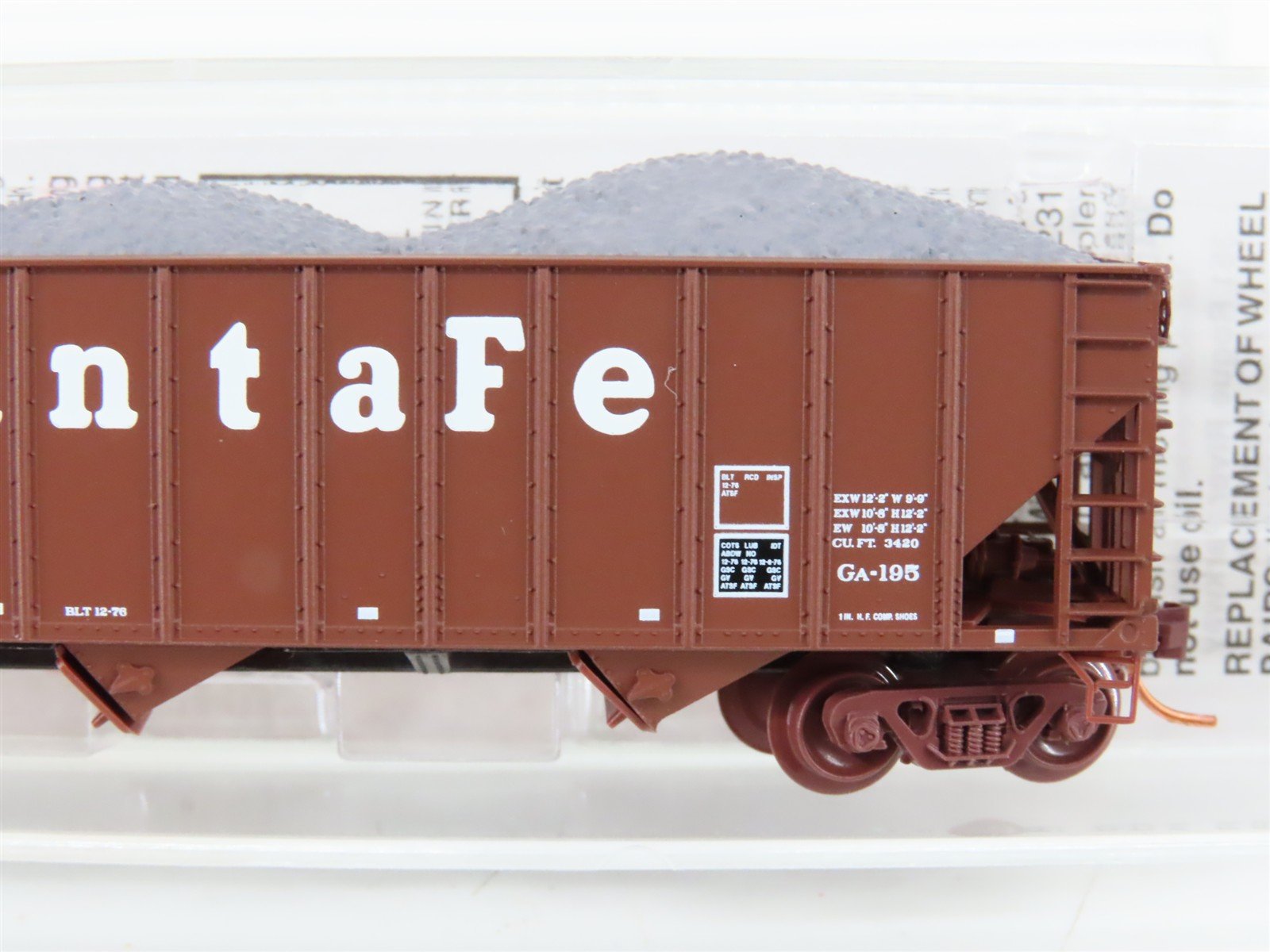 N Scale Micro-Trains MTL 108120.1 ATSF Santa Fe 3-Bay Hopper #179655 w/ Load