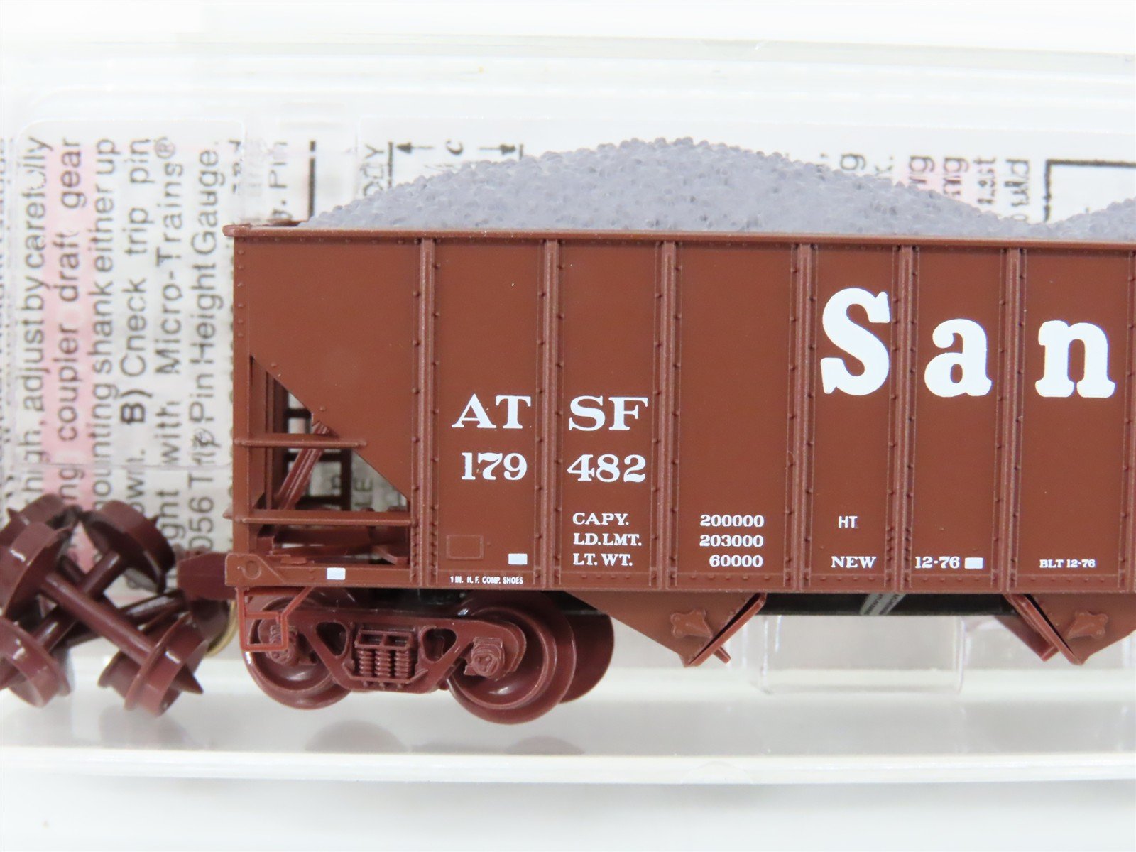 N Scale Micro-Trains MTL 108120.2 ATSF Santa Fe 3-Bay Hopper #179482 w/ Load
