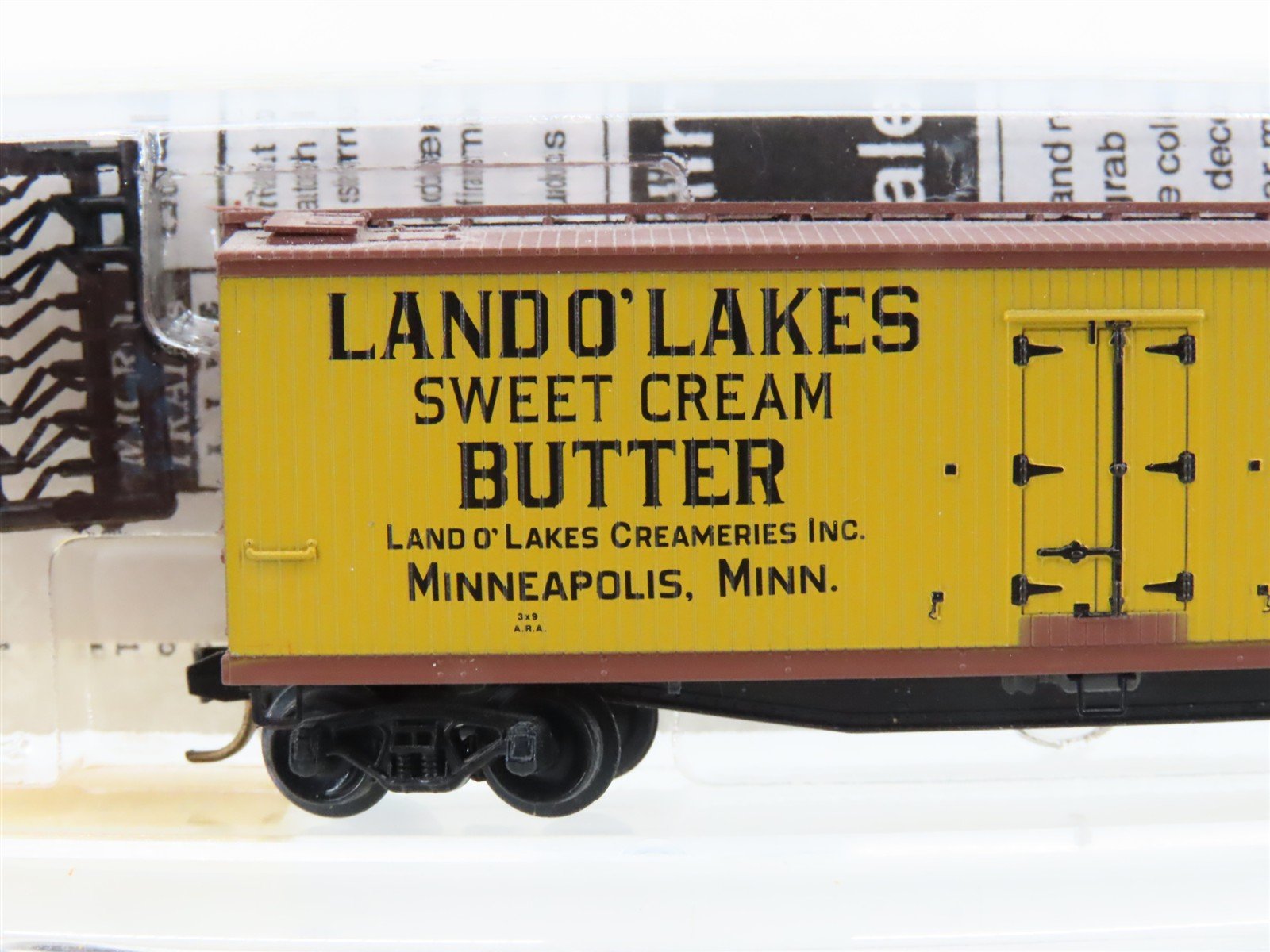 N Scale Micro-Trains MTL 49460 URTC Land O' Lakes Butter 40' Wood Reefer #10122