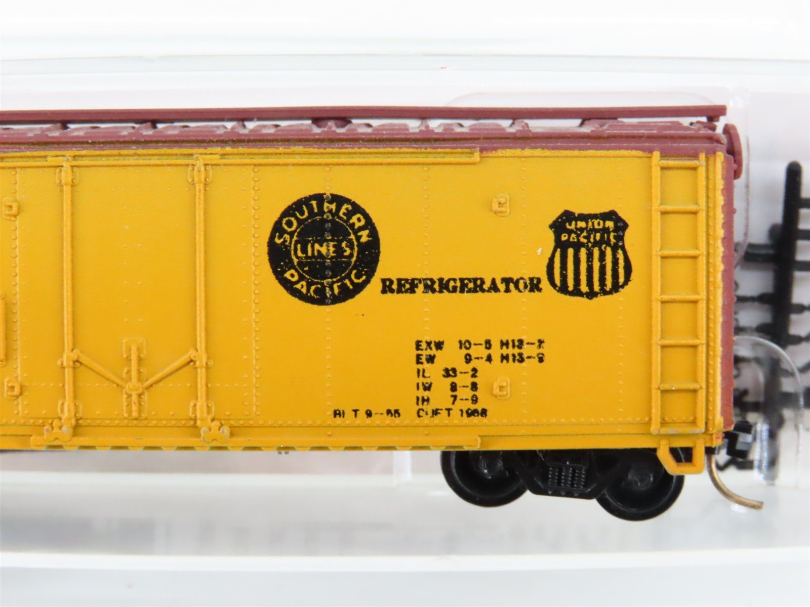 N Scale Micro-Trains MTL 59510 SP UP PFE Pacific Fruit Express 40' Reefer #40162
