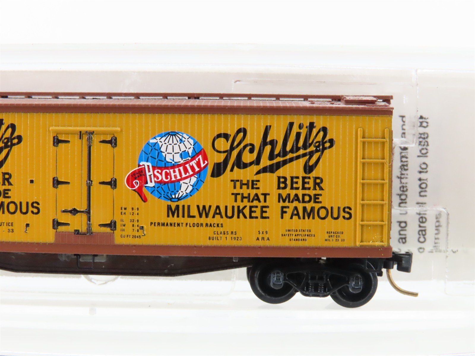 N Scale Micro-Trains MTL 49420 URTC Schlitz Beer 40' Wood Reefer #92132