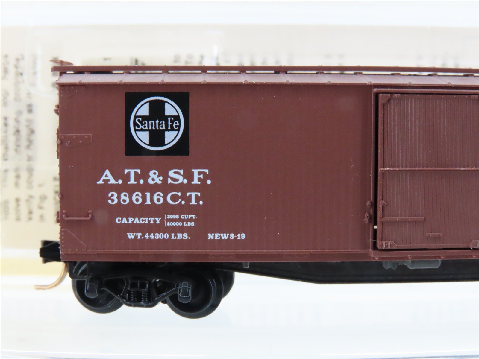 N Scale Micro-Trains MTL 39060 ATSF Santa Fe 40' Wood Box Car #38616C.T.