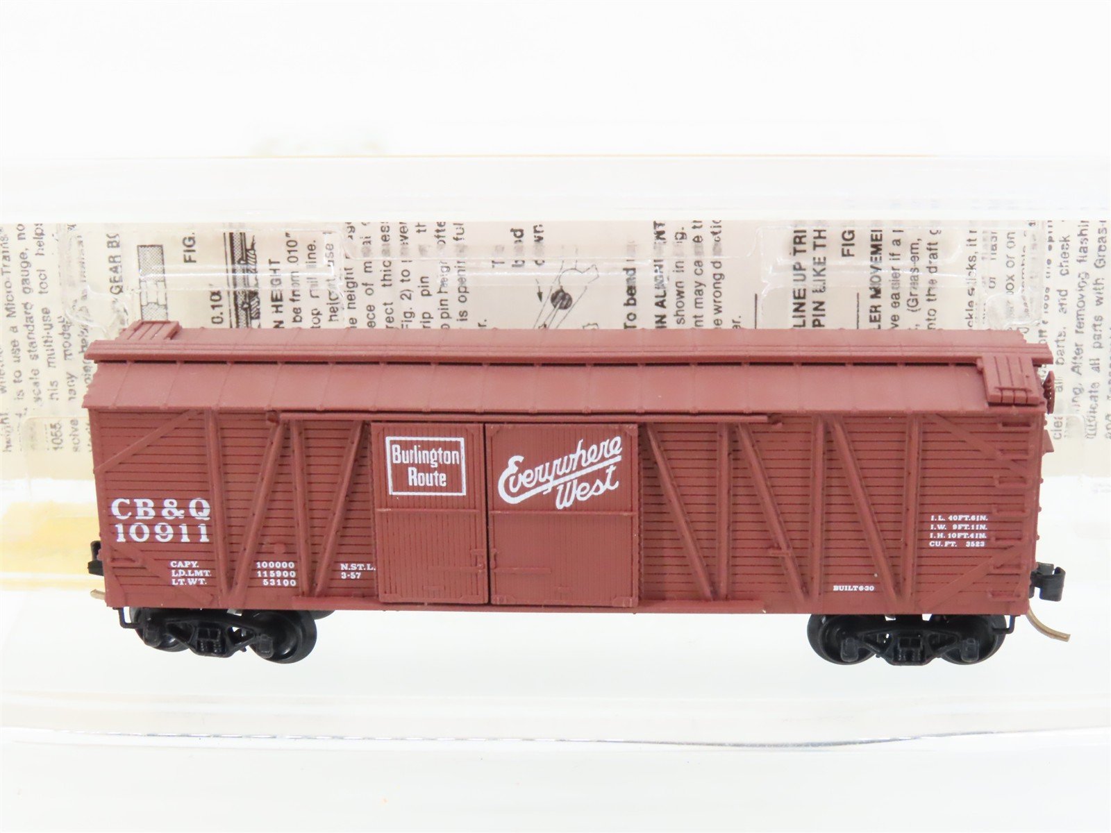 N Scale Micro-Trains MTL 29060 CB&Q Burlington Route 40' Box Car #10911
