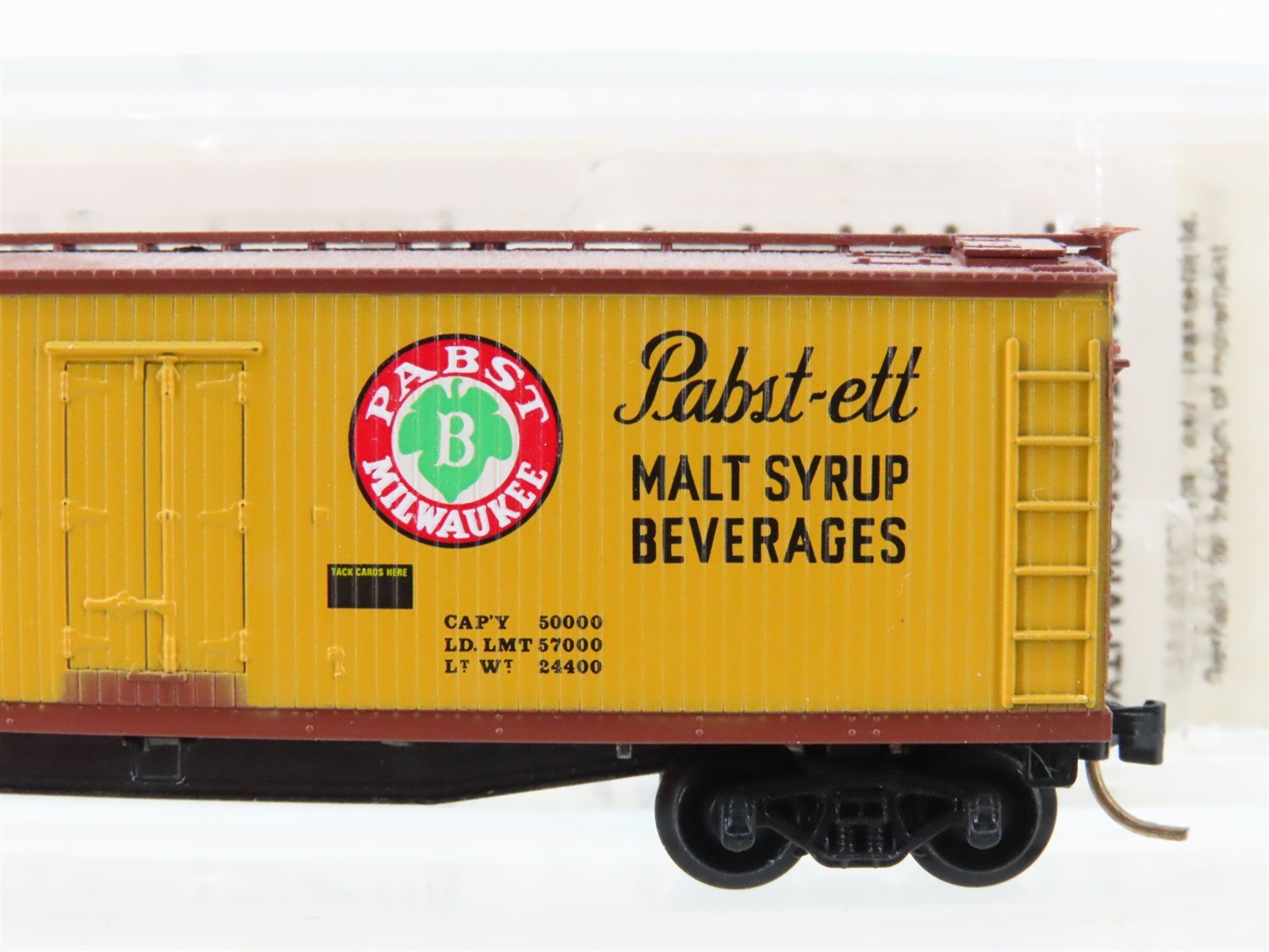 N Scale Kadee Micro-Trains MTL 49200 URTC Pabst Milwaukee 40' Wood Reefer #91026