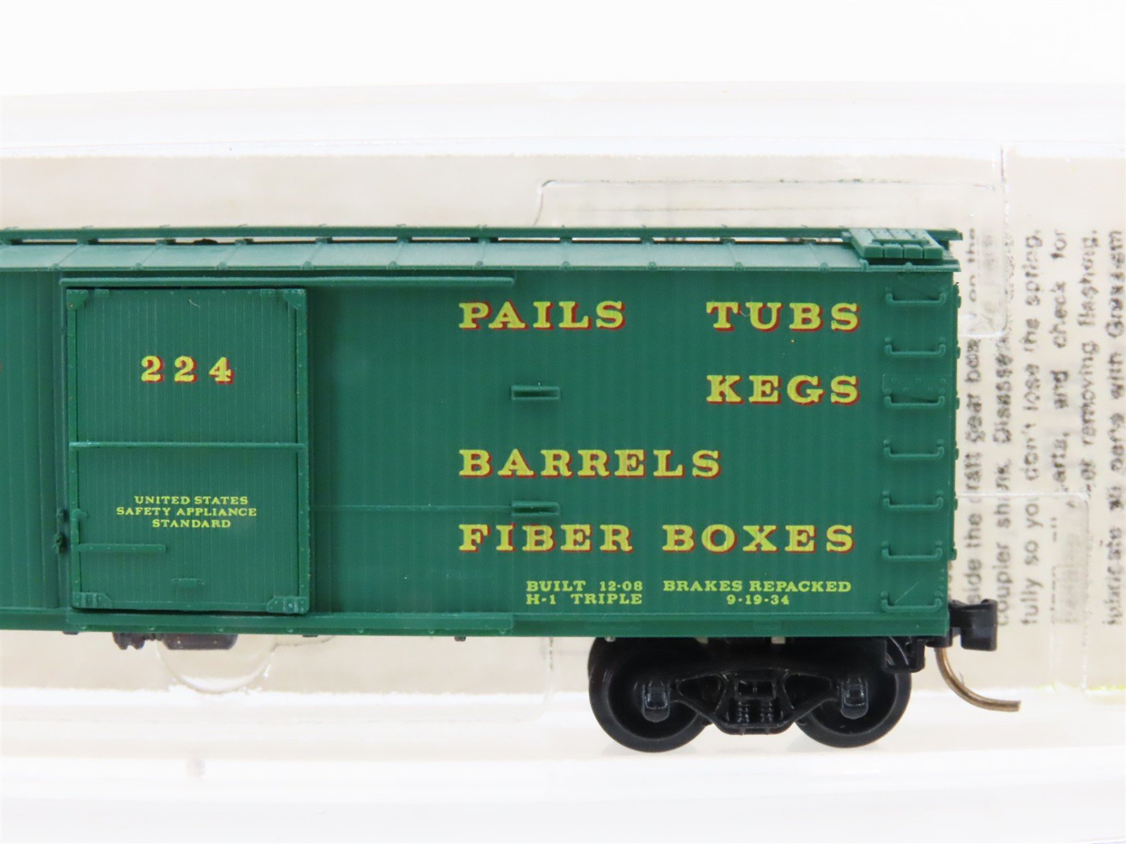 N Scale Micro-Trains MTL 42040 Menasha Woodenware Co. 40' Wood Box Car #224